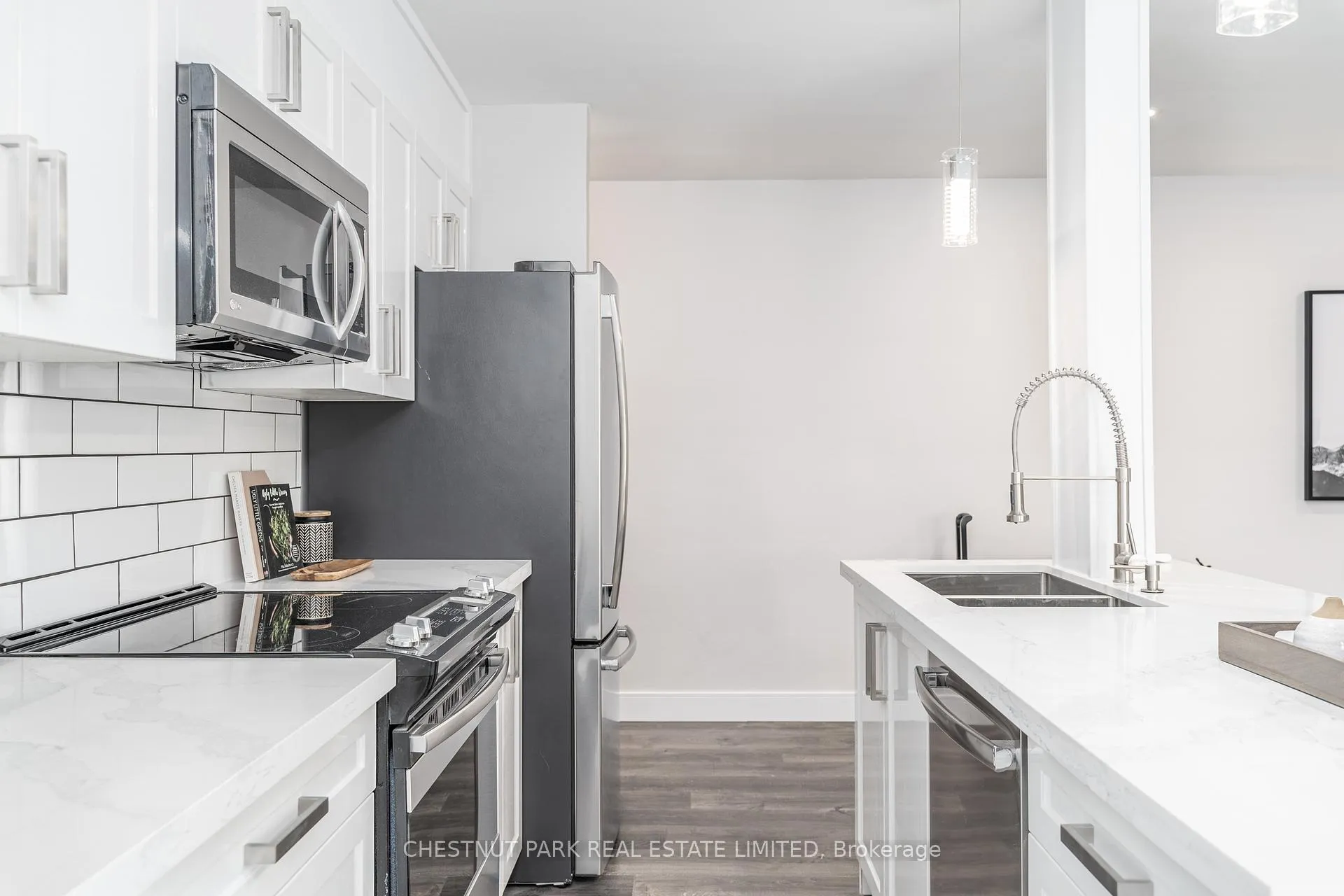 Photo 7 of 42 Cavell Avenue, Etobicoke, Mimico — HOMEH