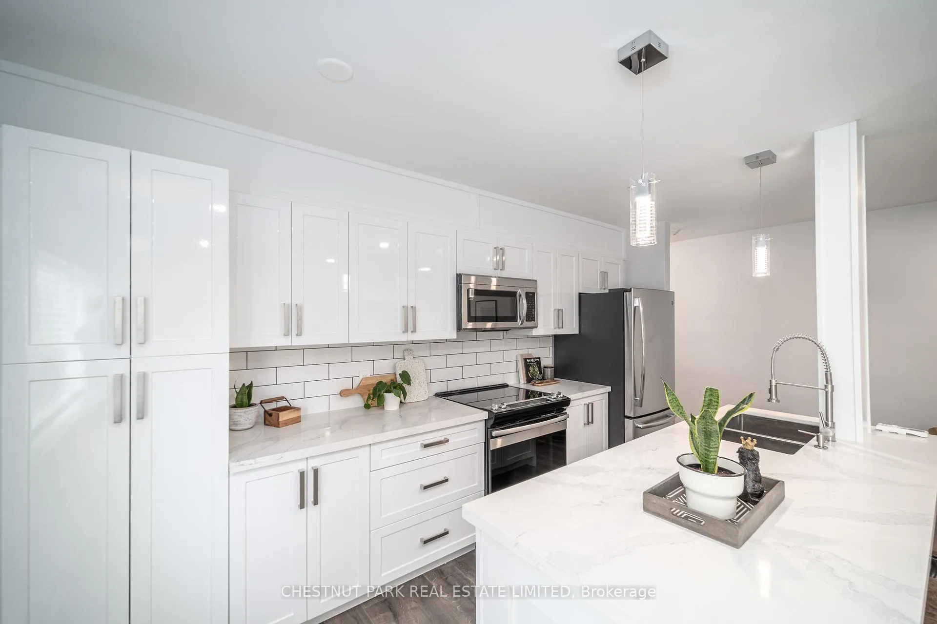 Photo 16 of 42 Cavell Avenue, Etobicoke, Mimico — HOMEH