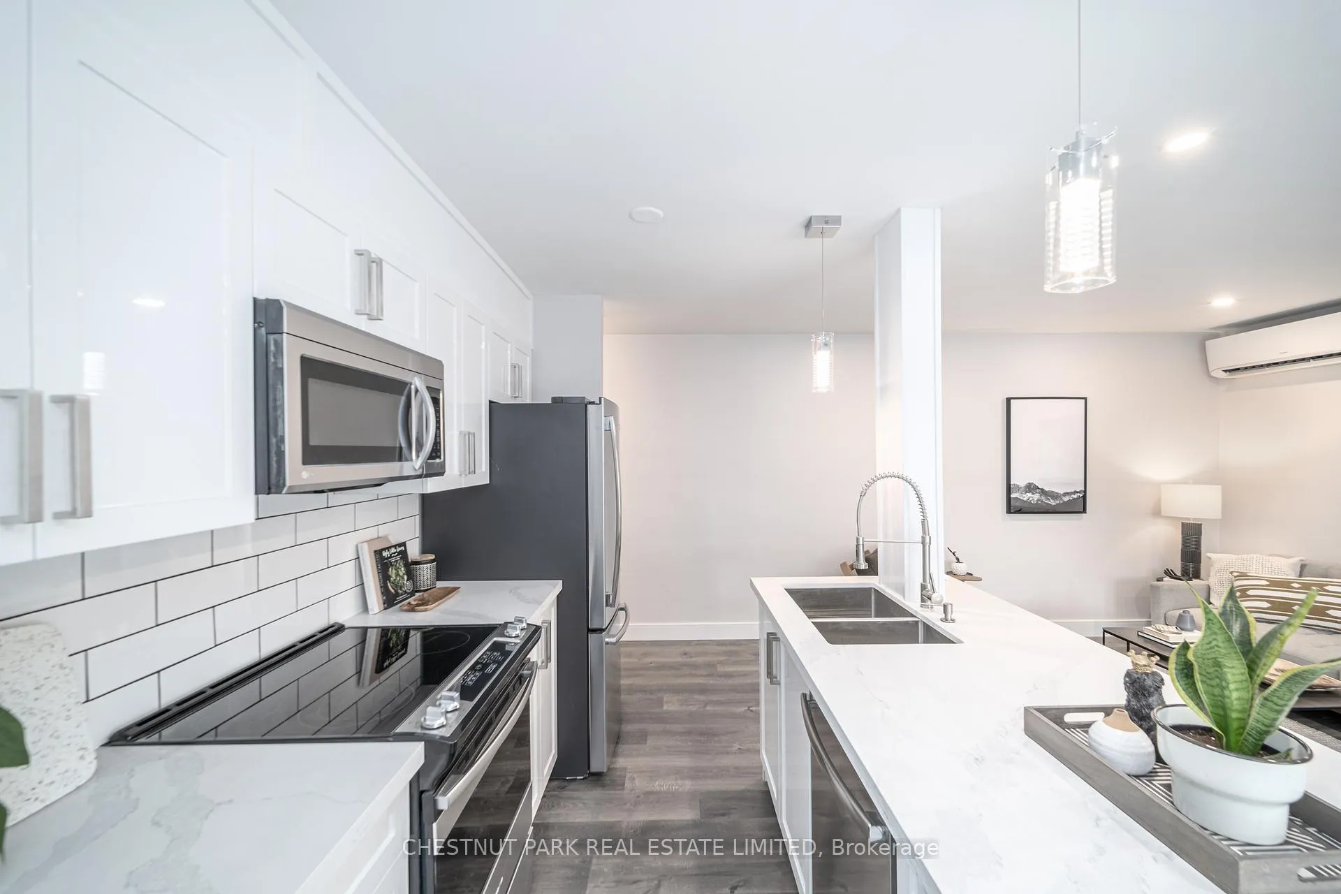 Photo 17 of 42 Cavell Avenue, Etobicoke, Mimico — HOMEH