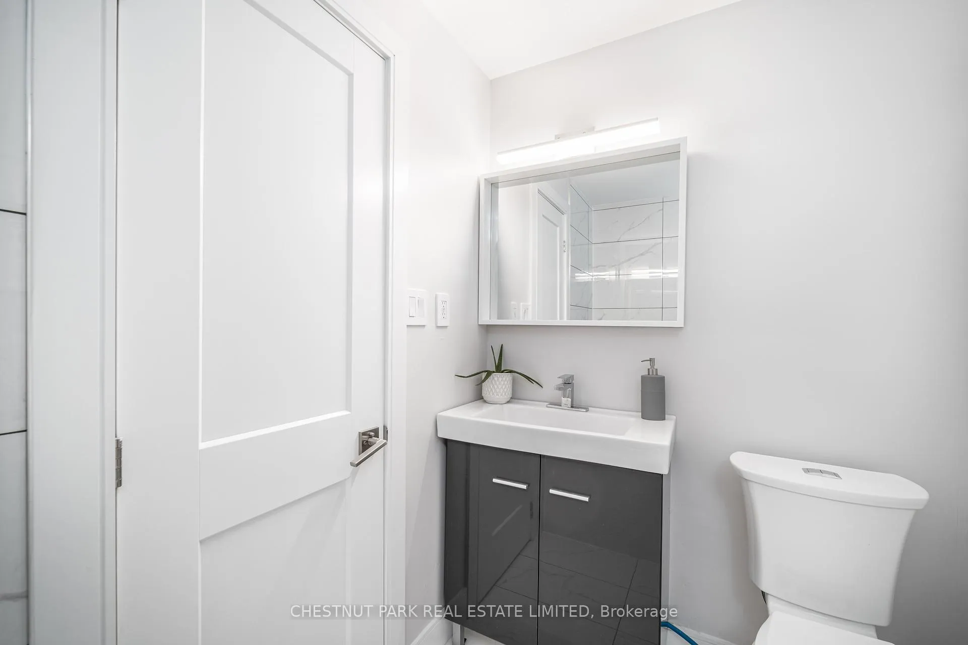 Photo 30 of 42 Cavell Avenue, Etobicoke, Mimico — HOMEH