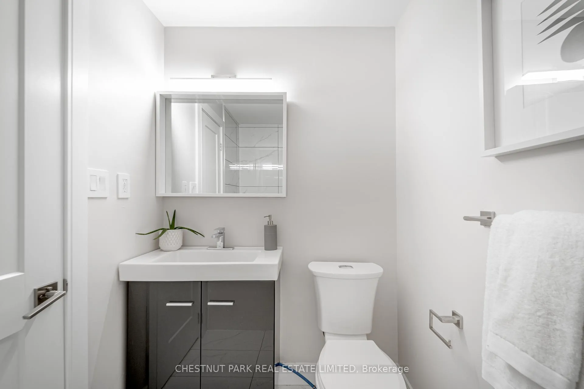 Photo 31 of 42 Cavell Avenue, Etobicoke, Mimico — HOMEH