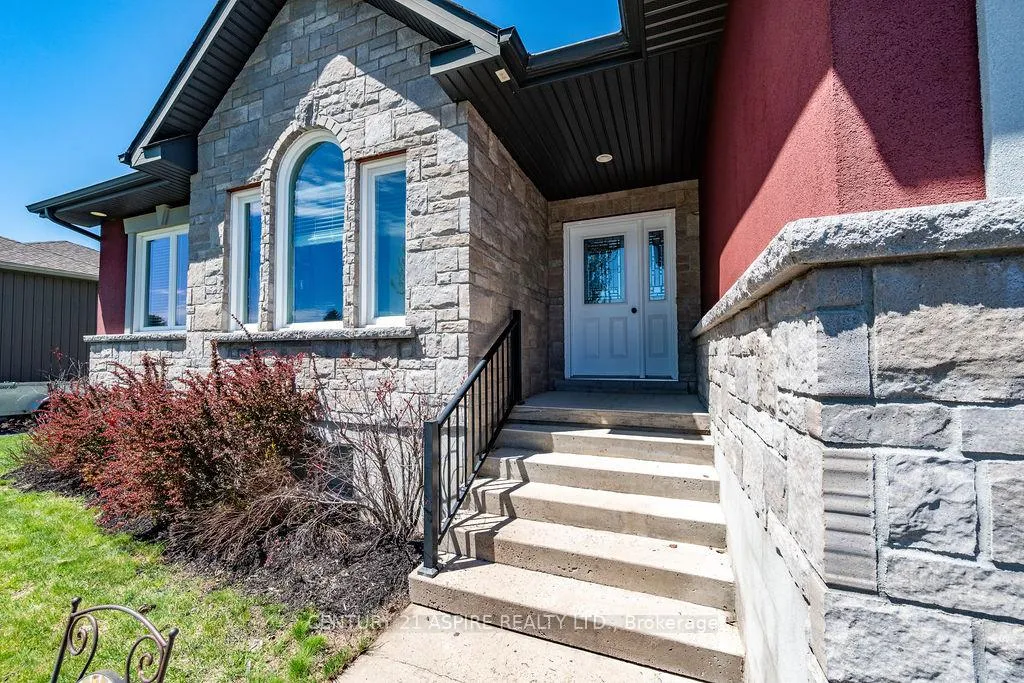 Photo 4 of 7 Nick Street, Petawawa — HOMEH