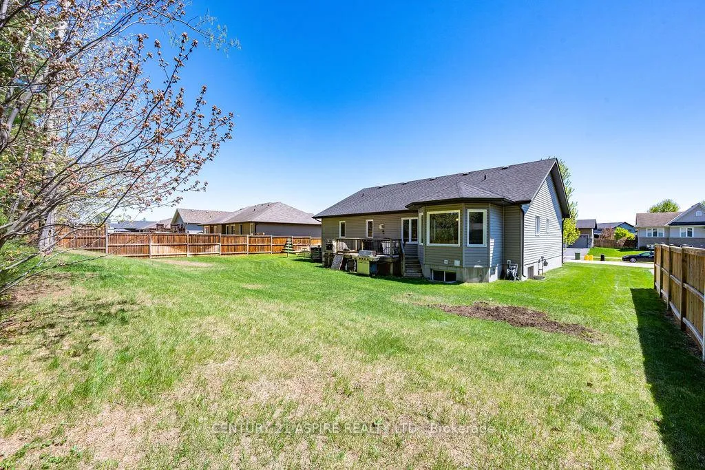 Photo 41 of 7 Nick Street, Petawawa — HOMEH