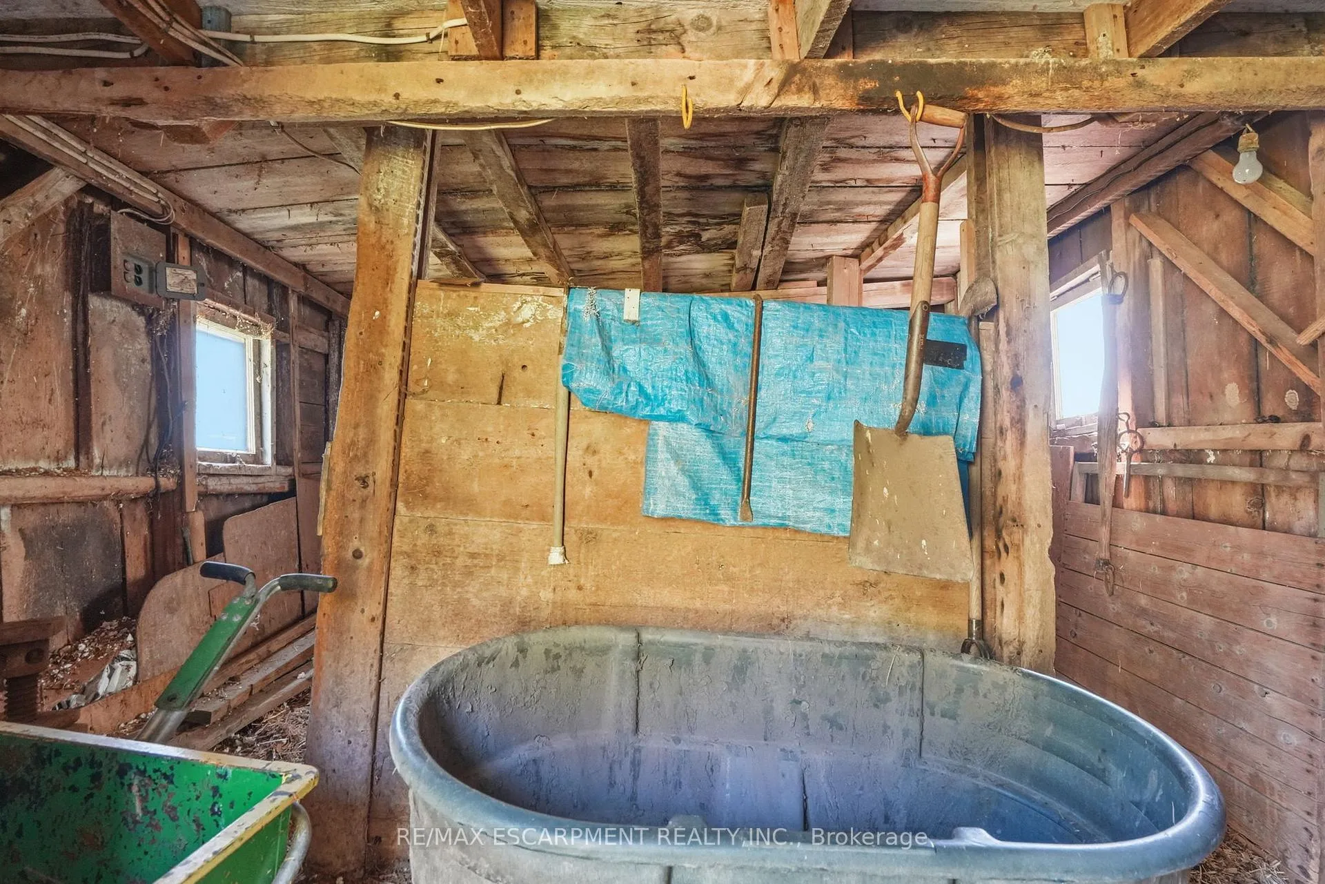 Photo 32 of 507 Hunter Road, Hamilton, Rural Flamborough — HOMEH