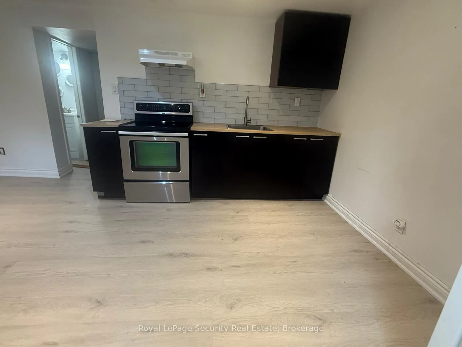 Photo 3 of 688 Tennyson Avenue, Oshawa, Donevan — HOMEH