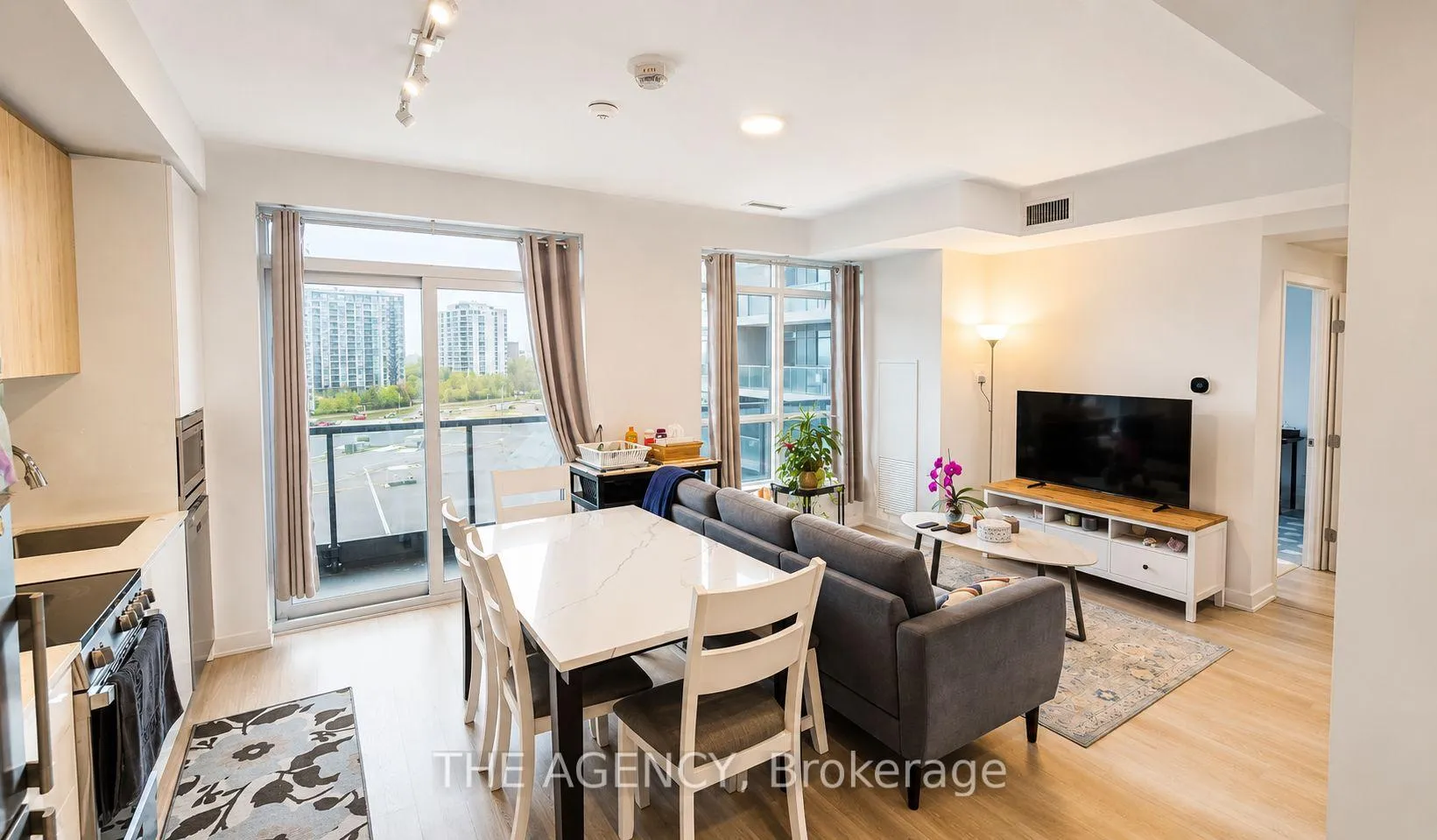 Photo 3 of Unit A622, 30 Upper Mall Way, Vaughan, Brownridge — HOMEH