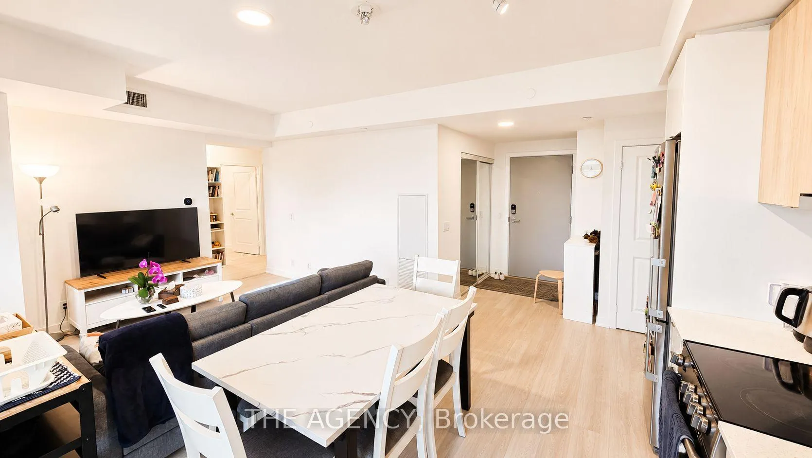 Photo 4 of Unit A622, 30 Upper Mall Way, Vaughan, Brownridge — HOMEH