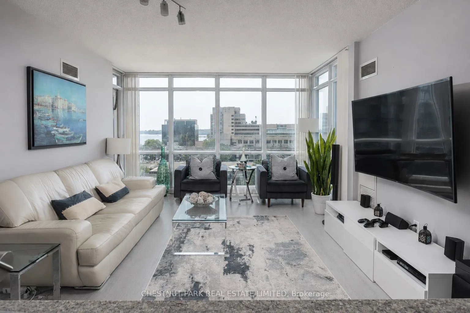 Photo 2 of Unit 710, 15 Fort York Boulevard, Toronto, Waterfront Communities — HOMEH