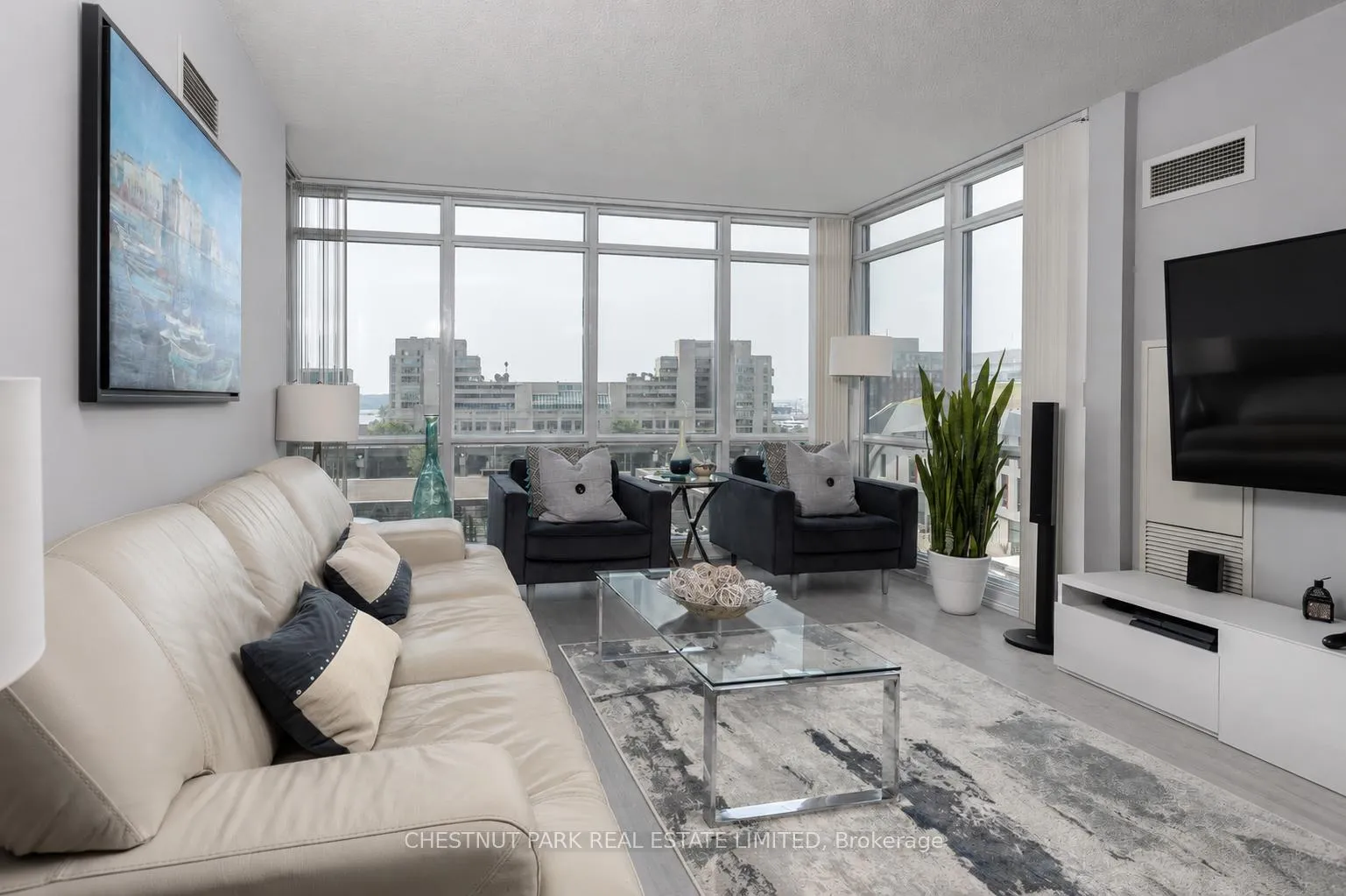 Photo 3 of Unit 710, 15 Fort York Boulevard, Toronto, Waterfront Communities — HOMEH