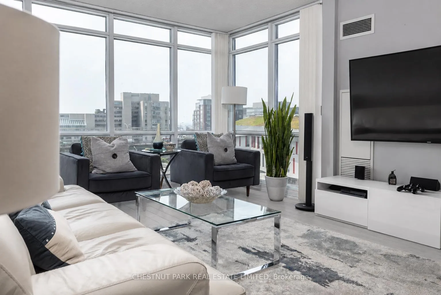Photo 4 of Unit 710, 15 Fort York Boulevard, Toronto, Waterfront Communities — HOMEH
