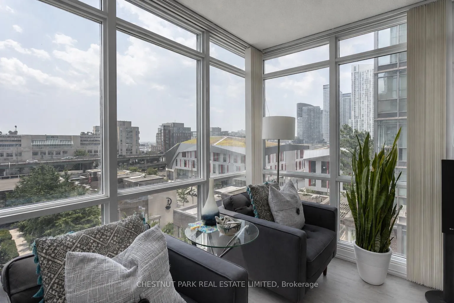 Photo 5 of Unit 710, 15 Fort York Boulevard, Toronto, Waterfront Communities — HOMEH
