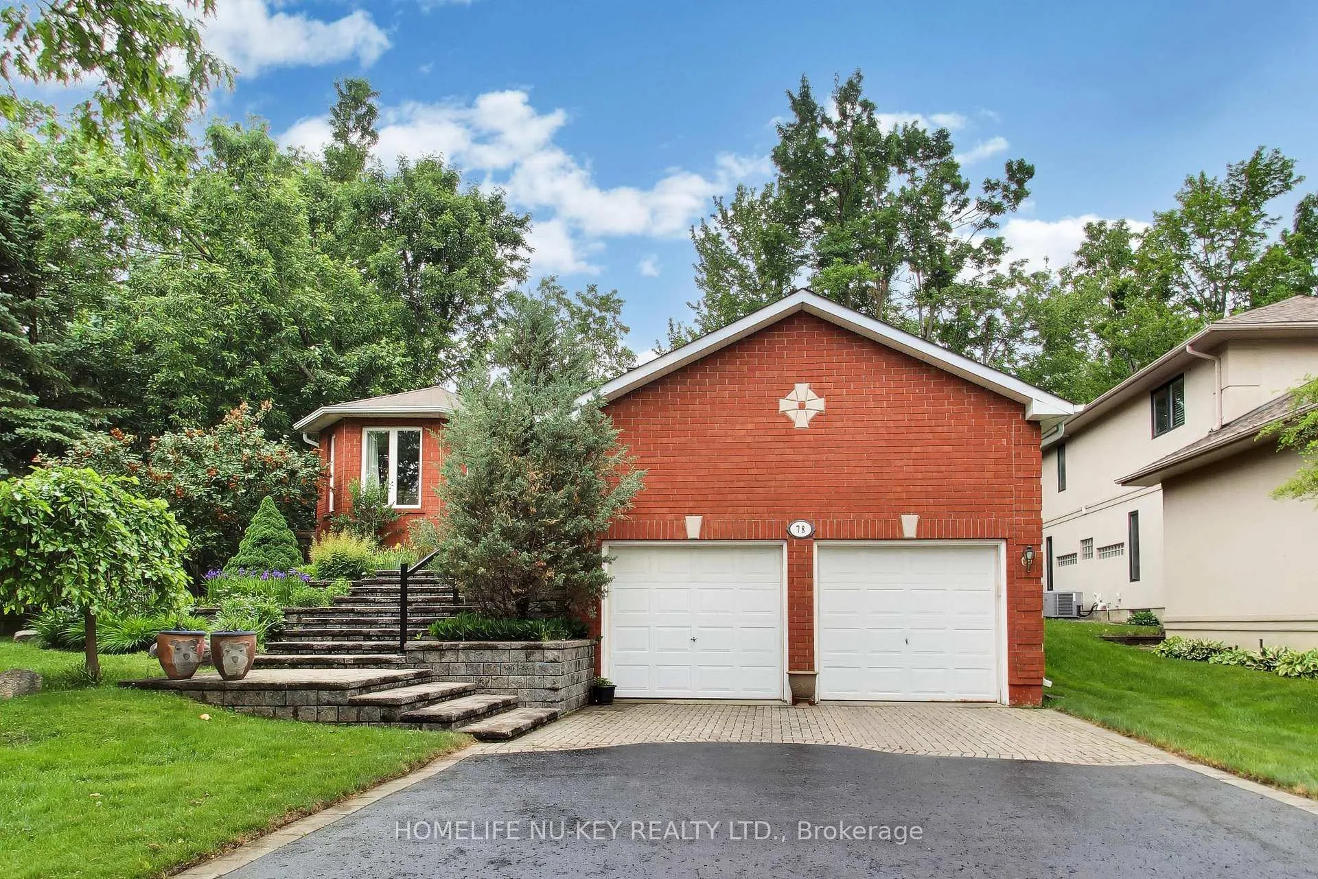 Photo 2 of 78 Brown Wood Drive, Barrie, Little Lake — HOMEH
