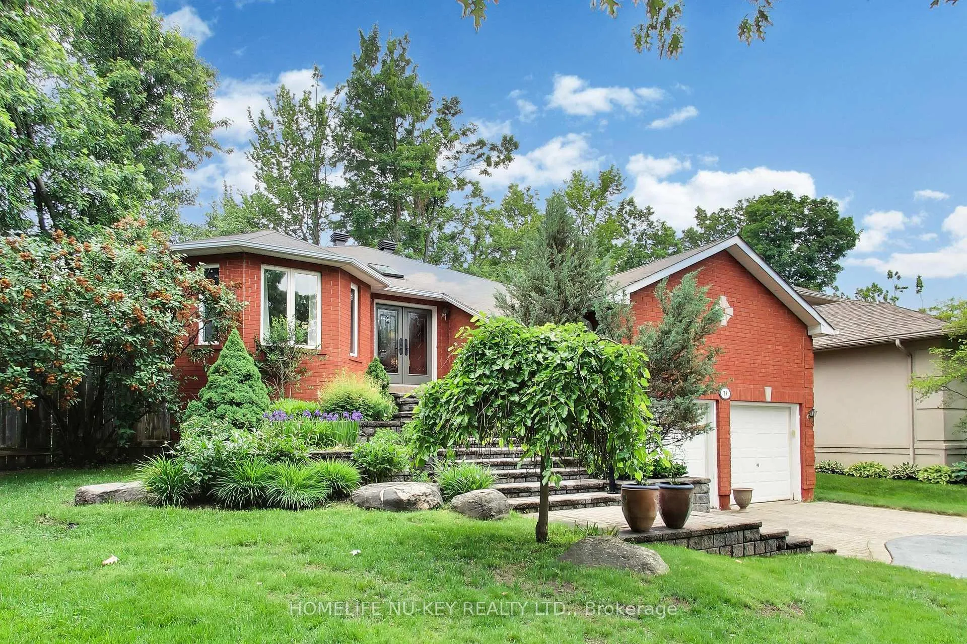 Photo 3 of 78 Brown Wood Drive, Barrie, Little Lake — HOMEH
