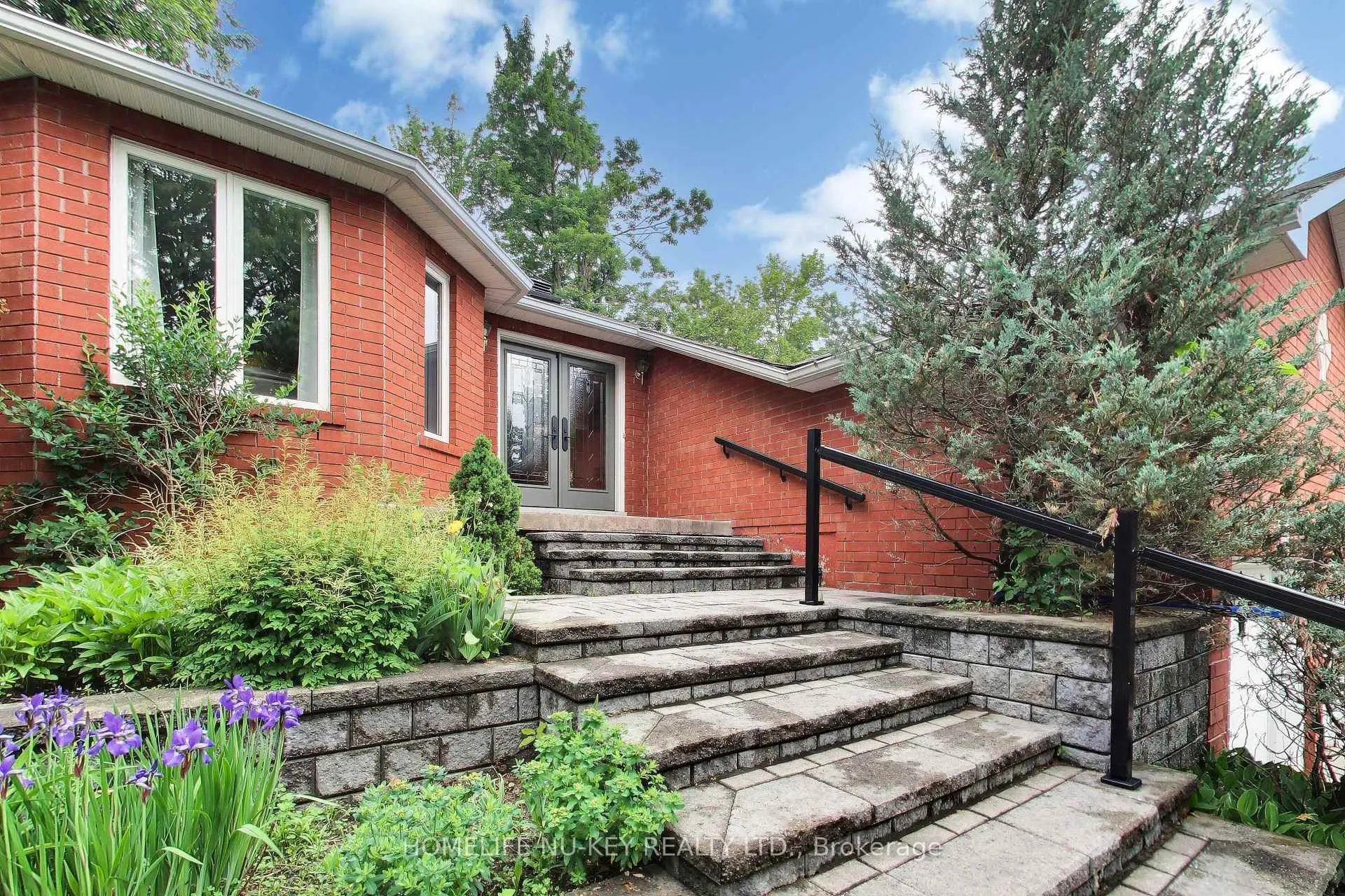 Photo 4 of 78 Brown Wood Drive, Barrie, Little Lake — HOMEH