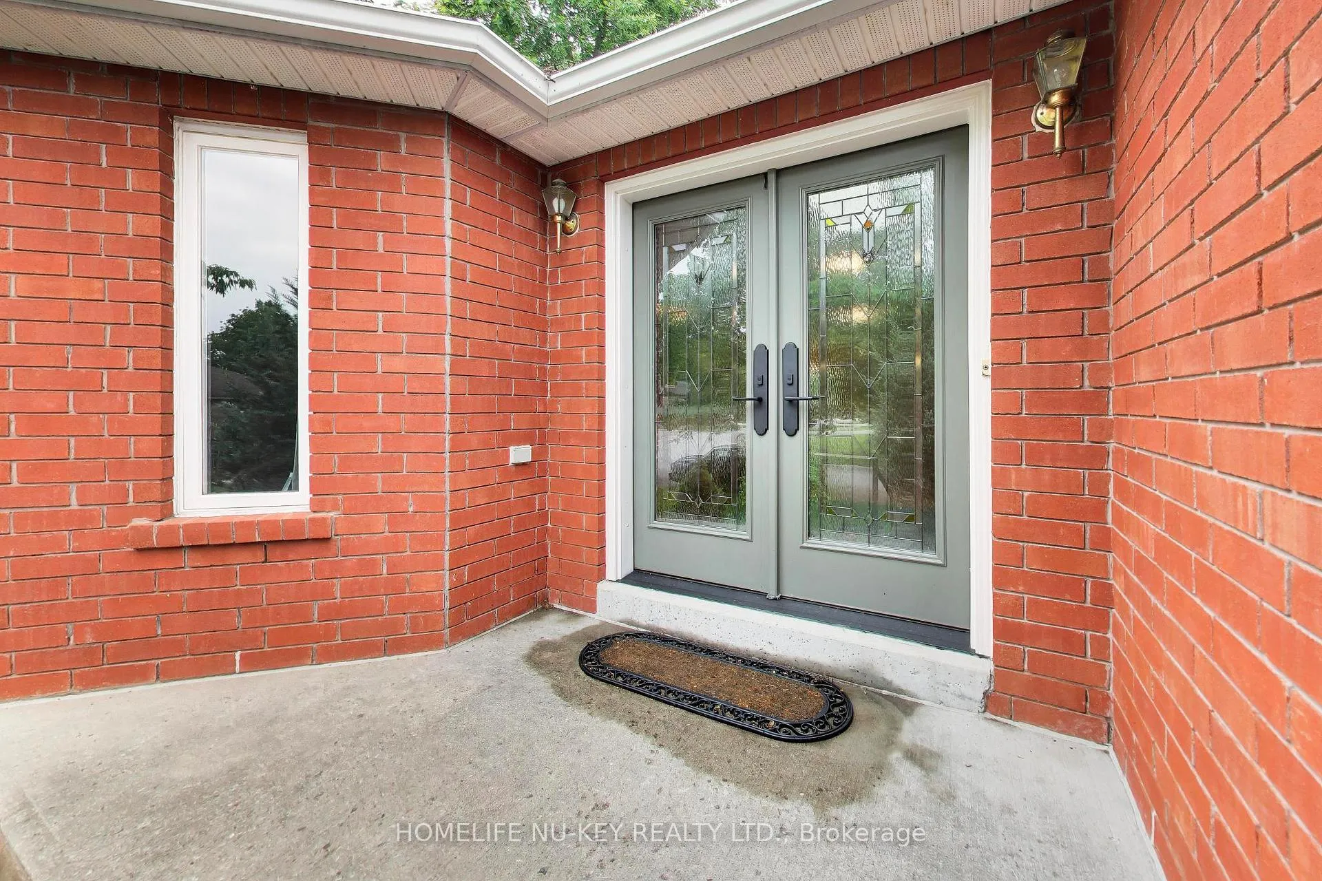 Photo 5 of 78 Brown Wood Drive, Barrie, Little Lake — HOMEH