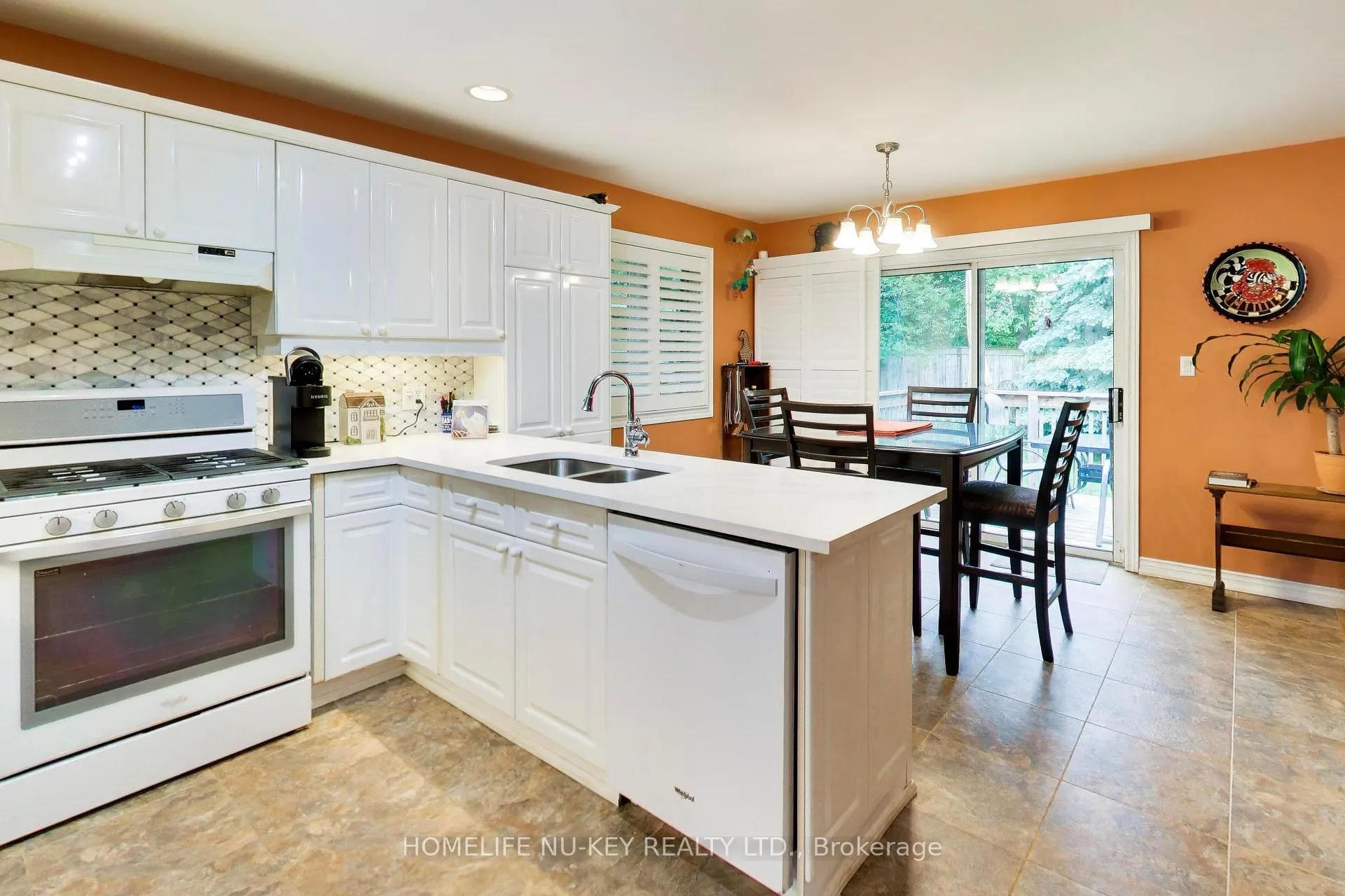 Photo 12 of 78 Brown Wood Drive, Barrie, Little Lake — HOMEH