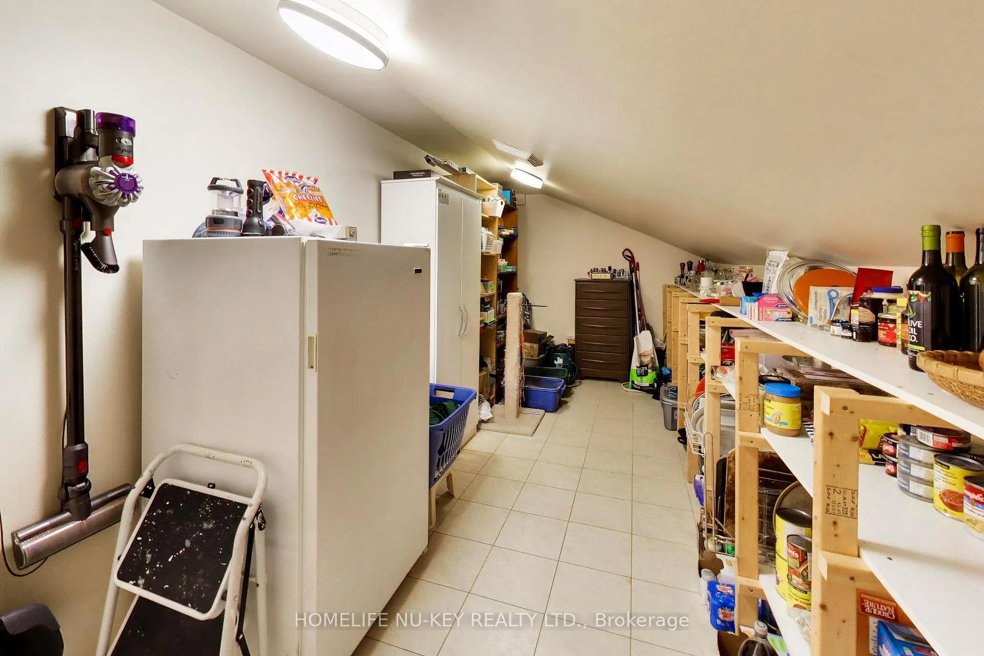 Photo 24 of 78 Brown Wood Drive, Barrie, Little Lake — HOMEH