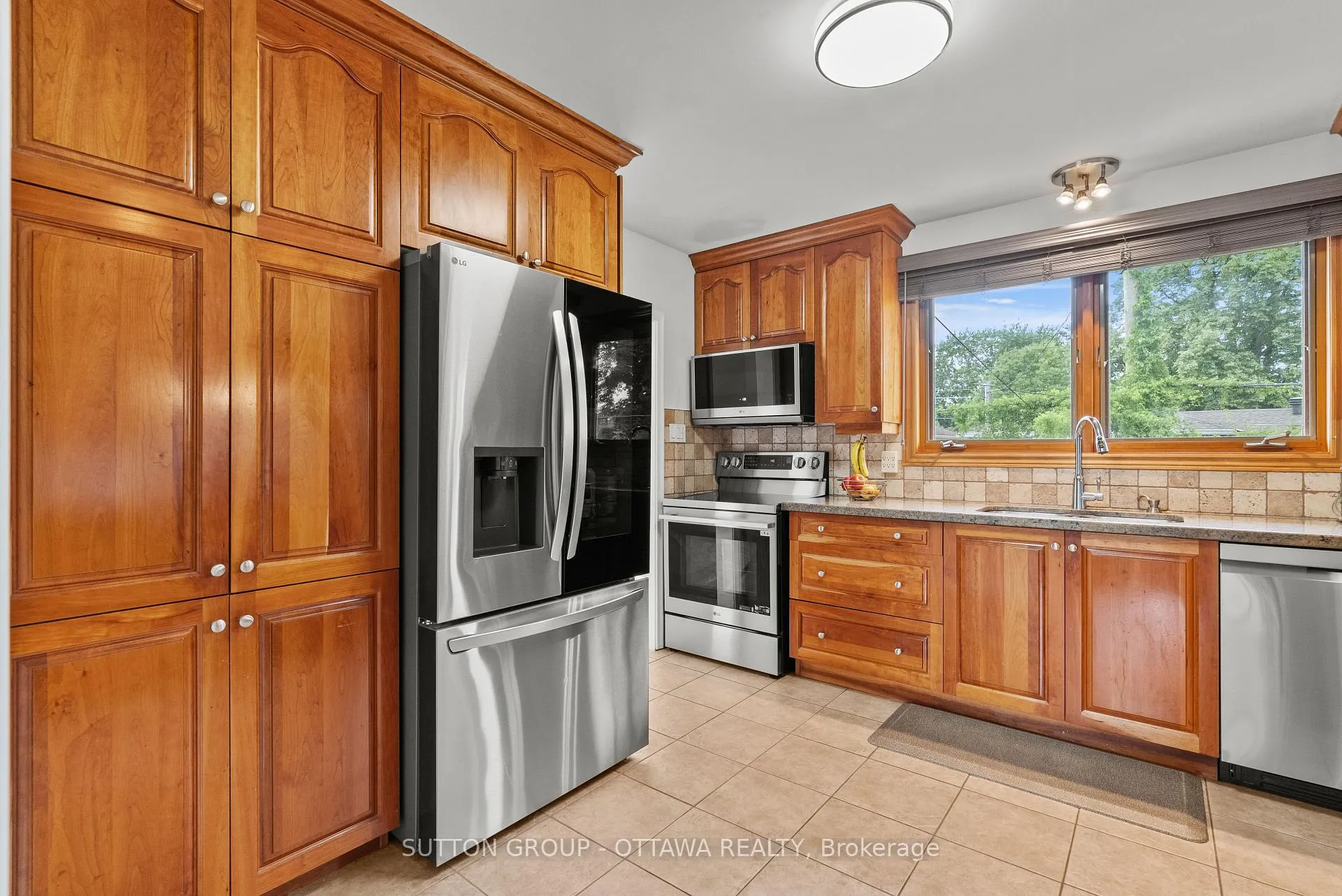 Photo 6 of 1166 Whitemore Avenue, Ottawa, Copeland Park — HOMEH