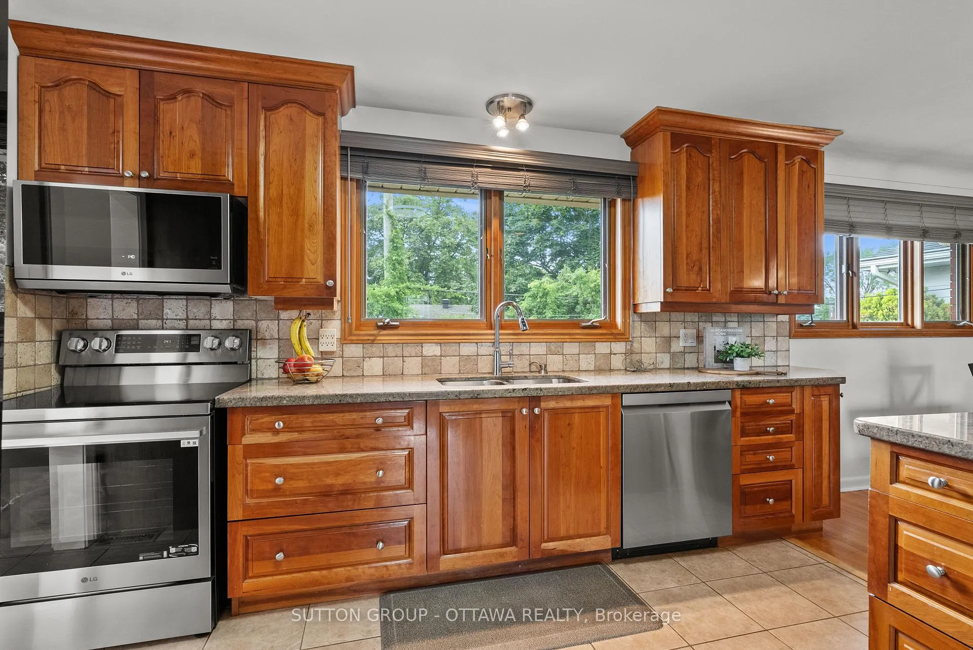 Photo 8 of 1166 Whitemore Avenue, Ottawa, Copeland Park — HOMEH