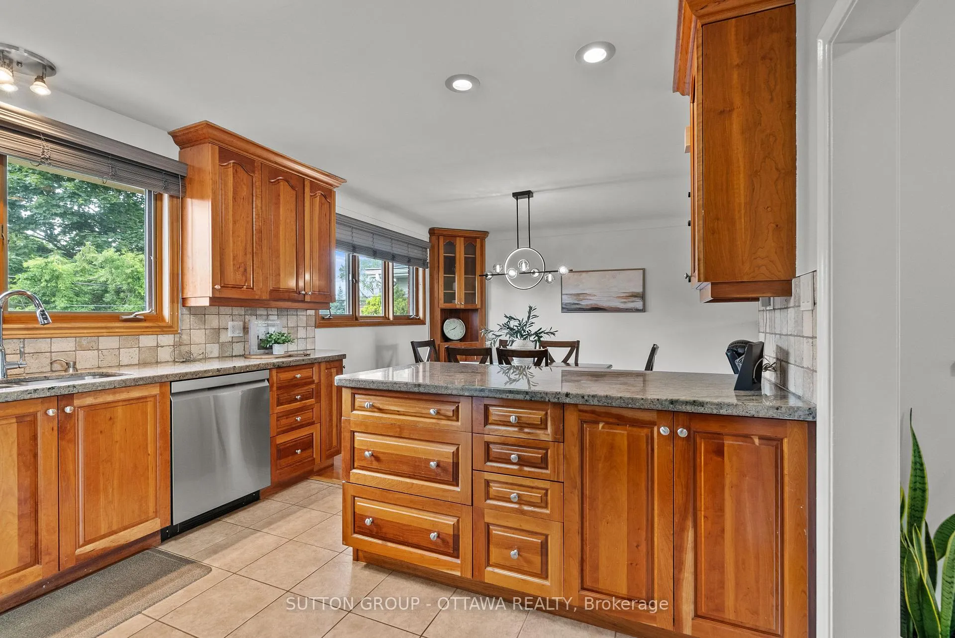 Photo 9 of 1166 Whitemore Avenue, Ottawa, Copeland Park — HOMEH