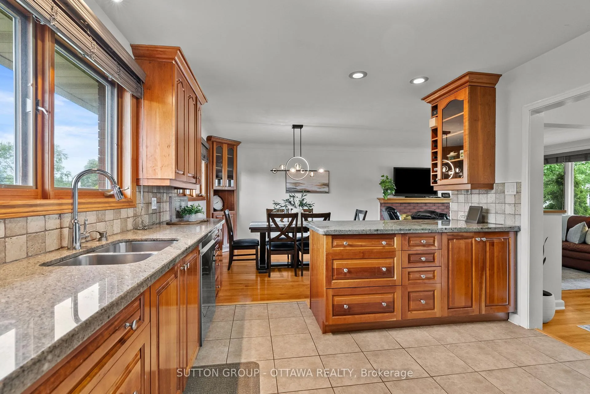 Photo 10 of 1166 Whitemore Avenue, Ottawa, Copeland Park — HOMEH