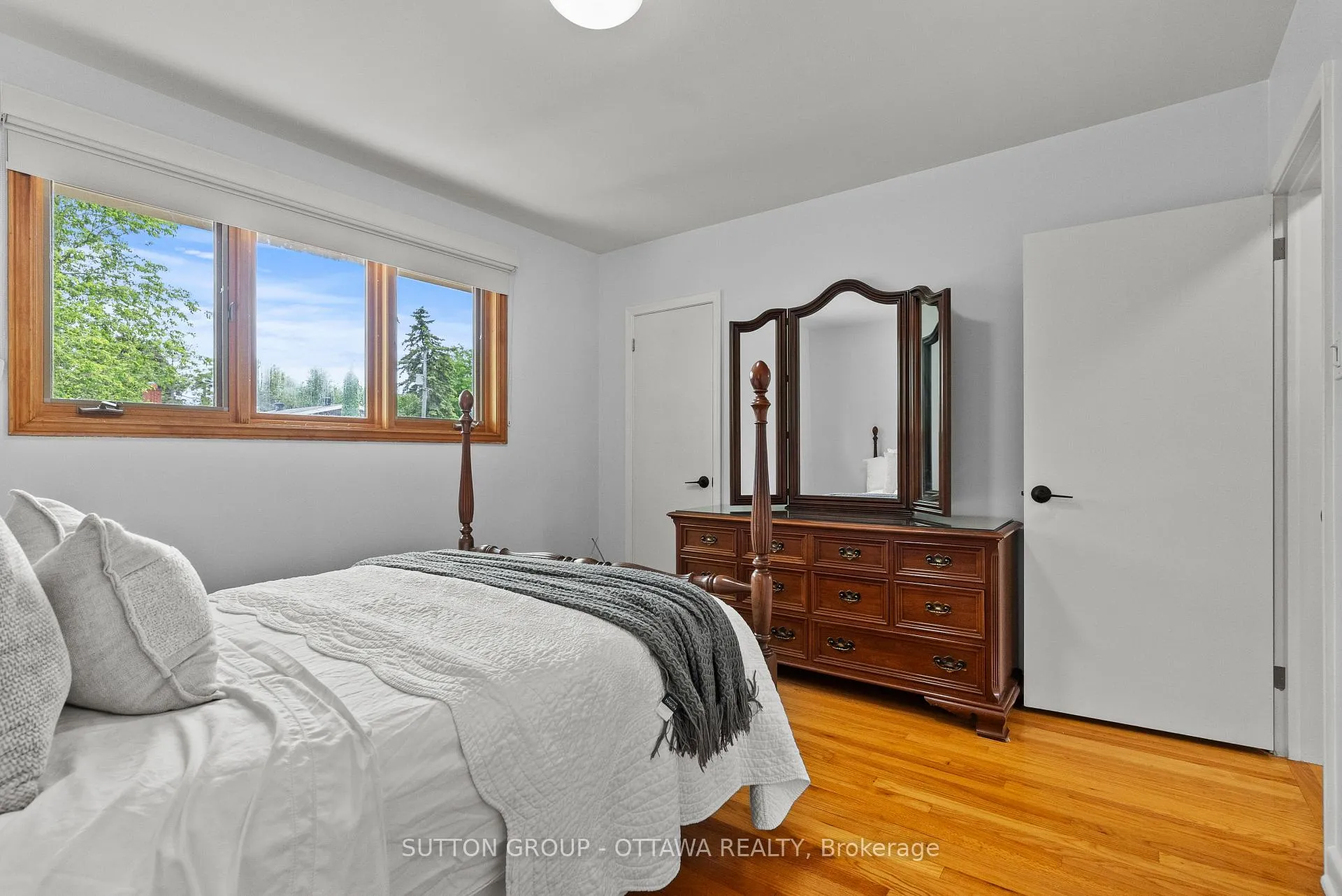 Photo 24 of 1166 Whitemore Avenue, Ottawa, Copeland Park — HOMEH