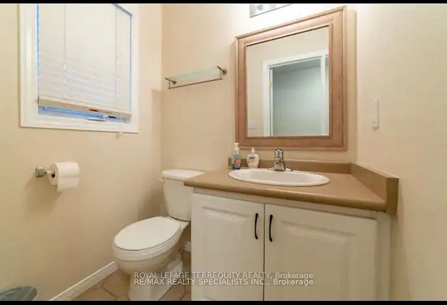 Photo 5 of 60 Everglade Crescent, Kitchener, Larentian West — HOMEH