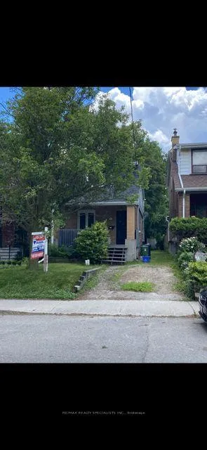 Front of 121 Maplewood Avenue