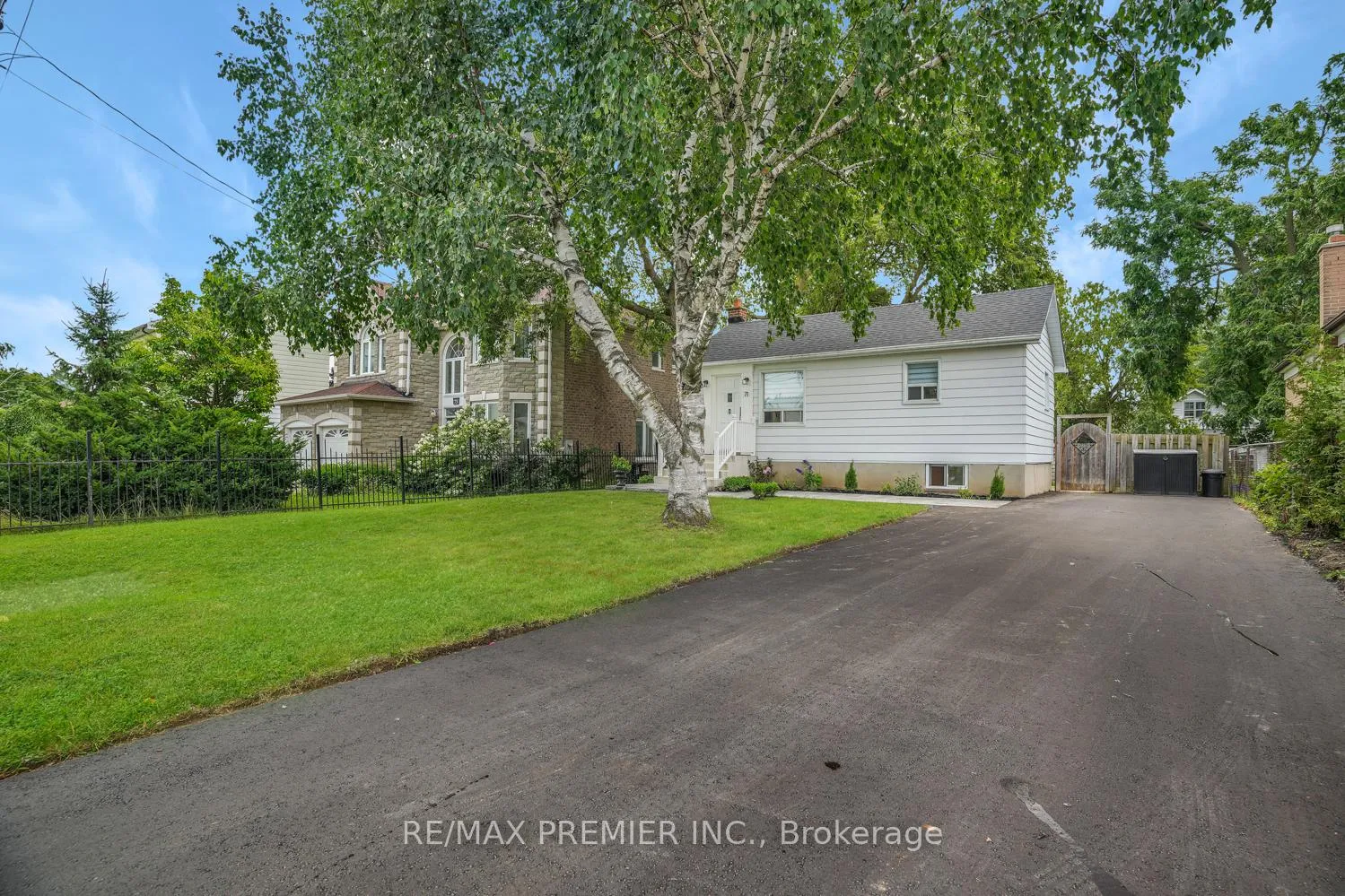 Photo 2 of 71 Clark Avenue, Markham, Thornhill — HOMEH