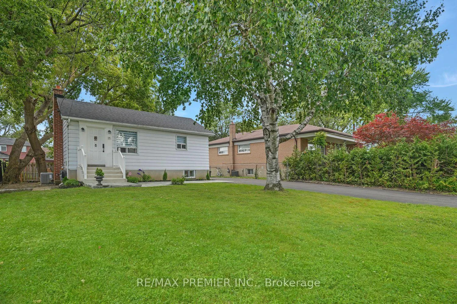 Photo 3 of 71 Clark Avenue, Markham, Thornhill — HOMEH
