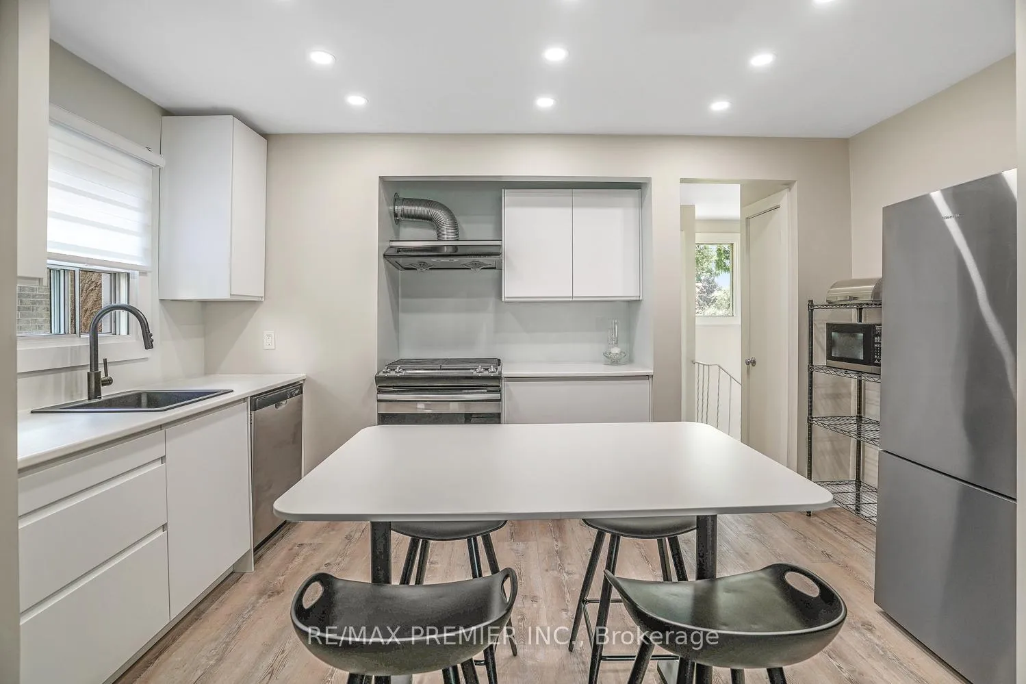 Photo 8 of 71 Clark Avenue, Markham, Thornhill — HOMEH