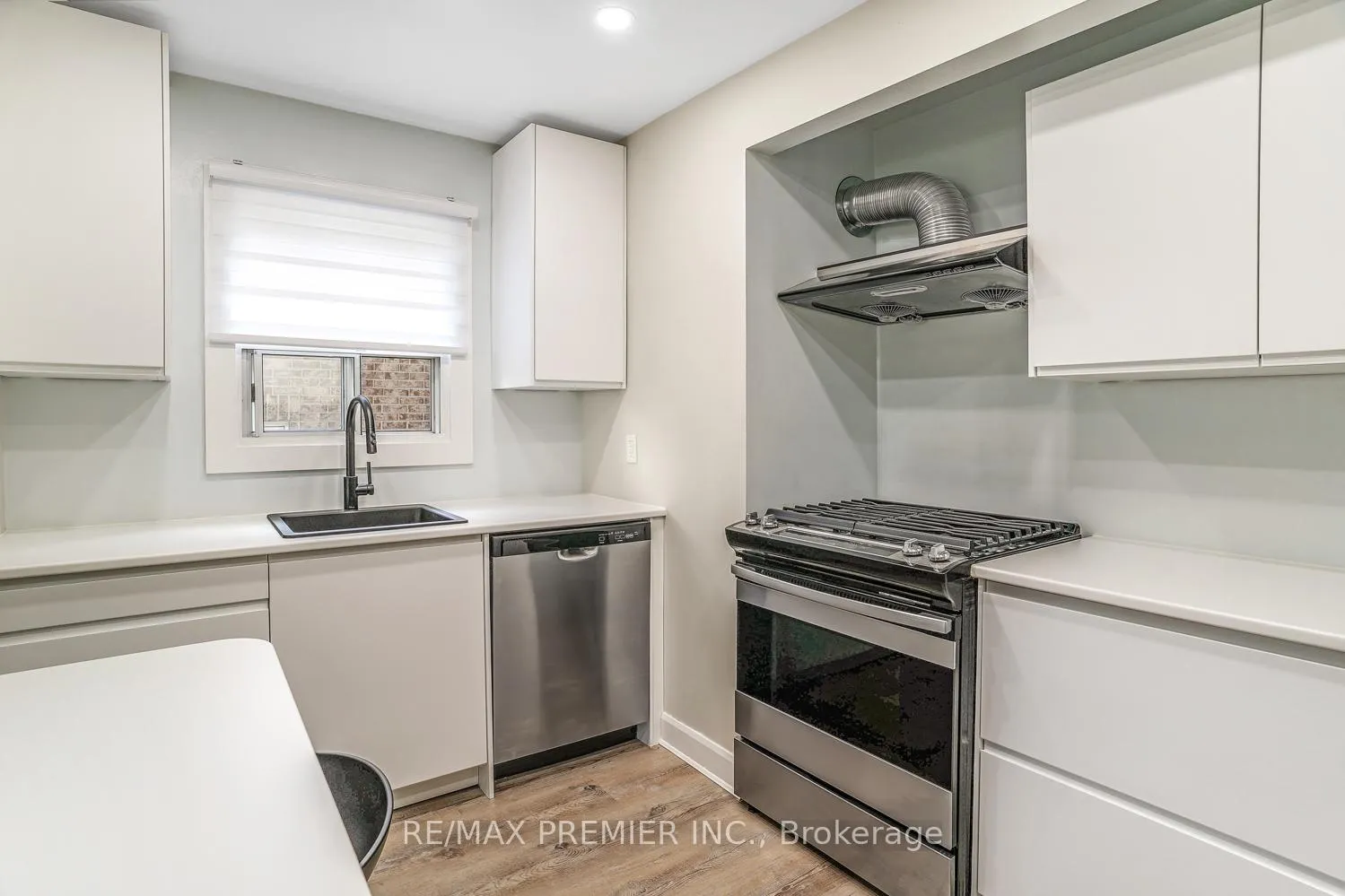 Photo 9 of 71 Clark Avenue, Markham, Thornhill — HOMEH