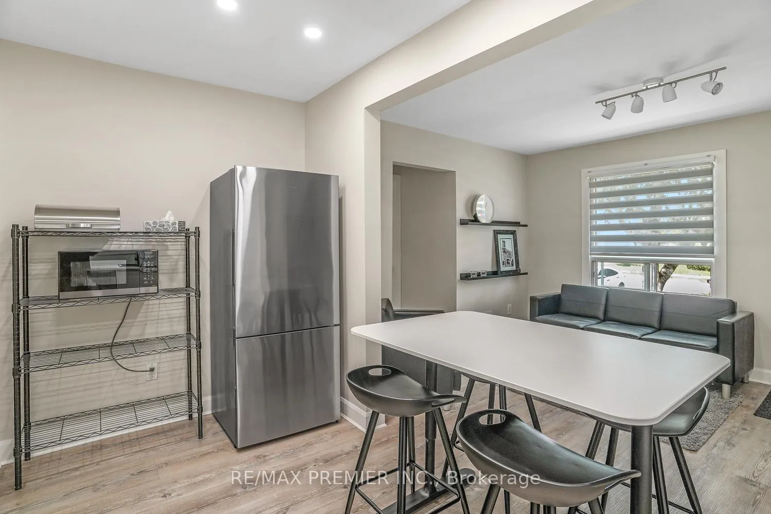 Photo 10 of 71 Clark Avenue, Markham, Thornhill — HOMEH