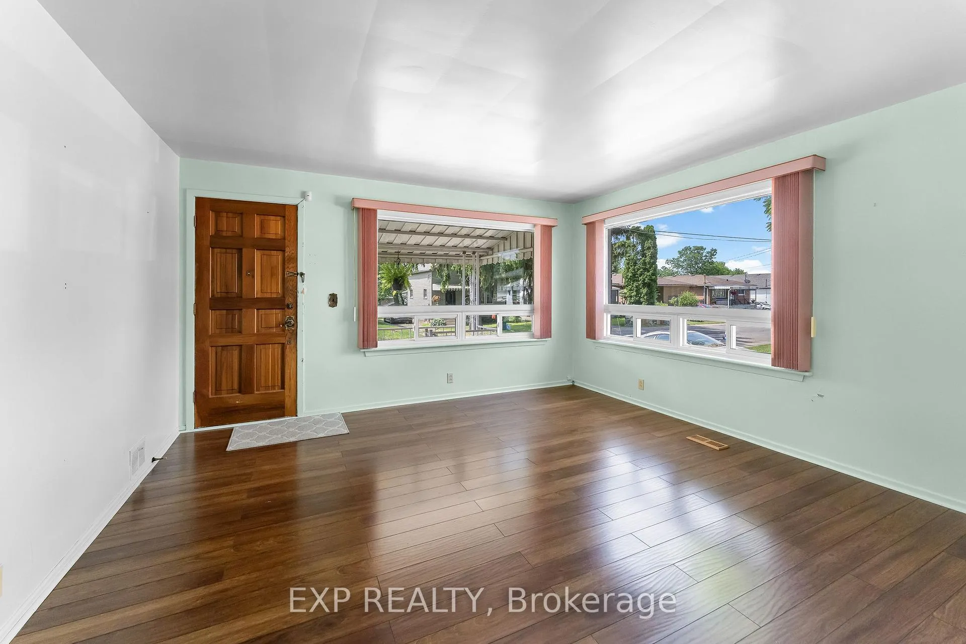 Photo 7 of 6389 Monroe Street, Niagara Falls, Dorchester — HOMEH
