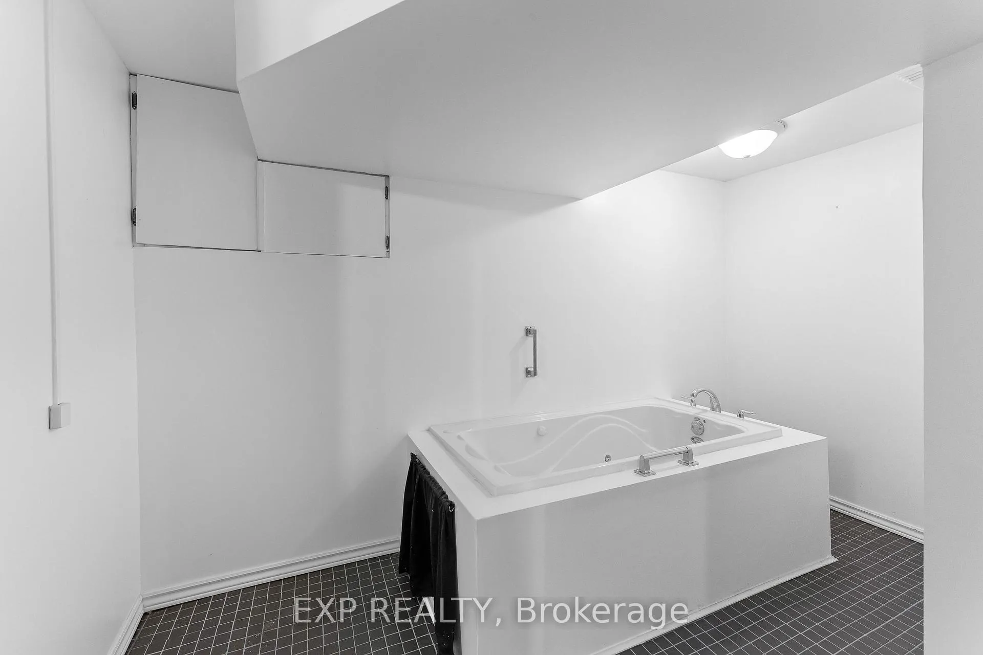 Photo 25 of 6389 Monroe Street, Niagara Falls, Dorchester — HOMEH