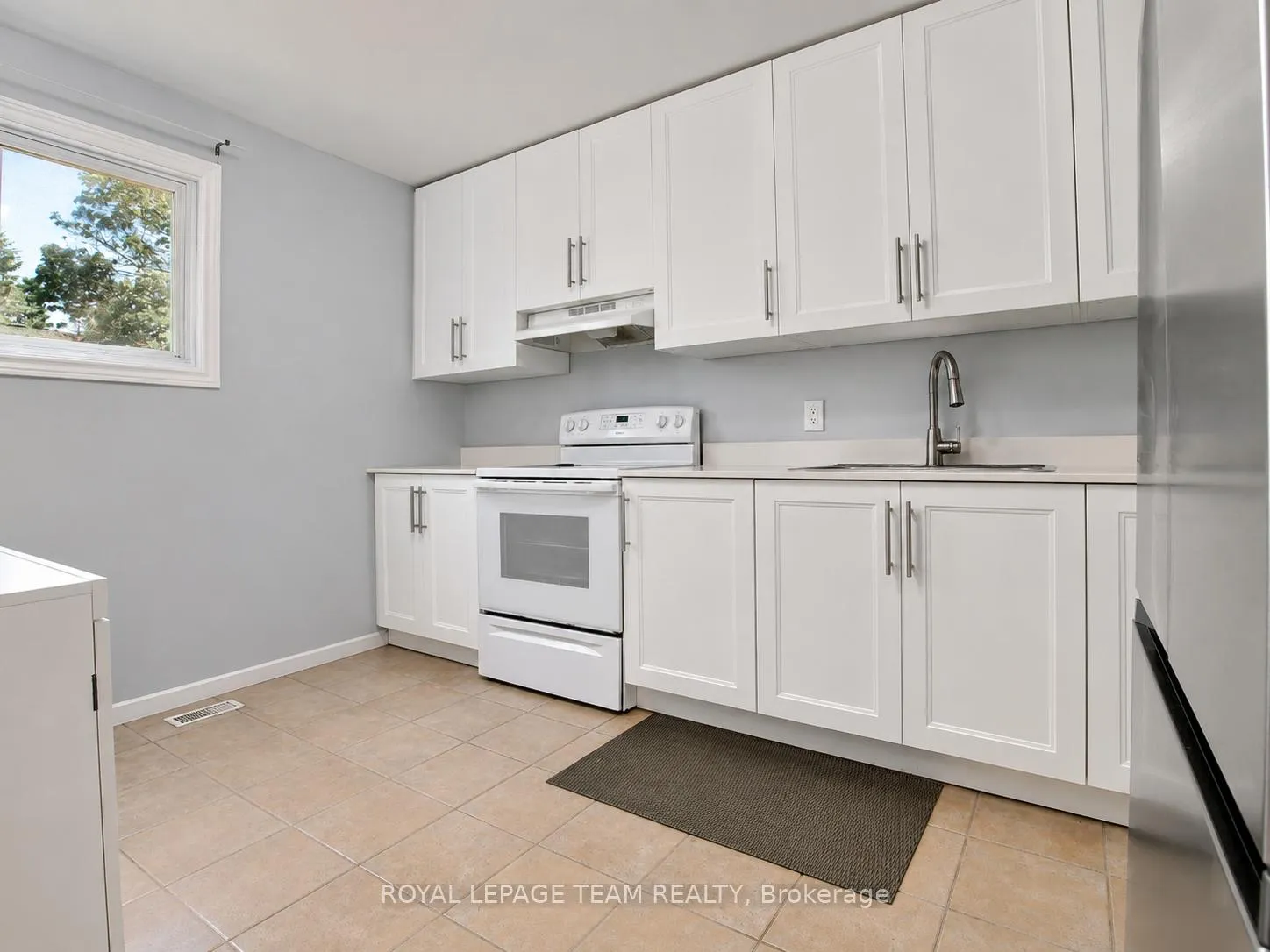 Photo 3 of Unit 100, 19 Mcclintock Way, Ottawa, Kanata - Katimavik — HOMEH