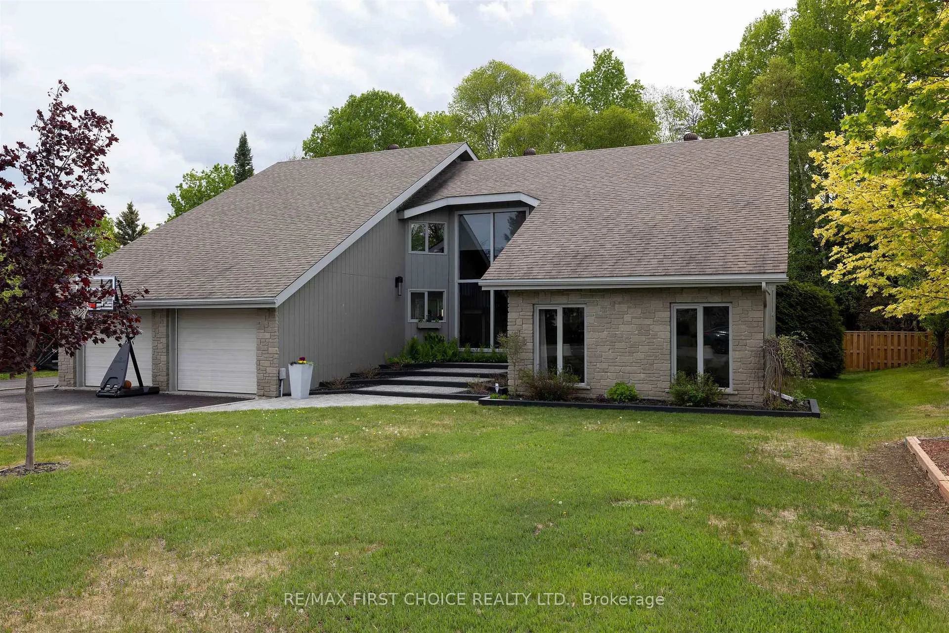 Photo 1 of 115 Chercover Drive, Thunder Bay, John Street South — HOMEH