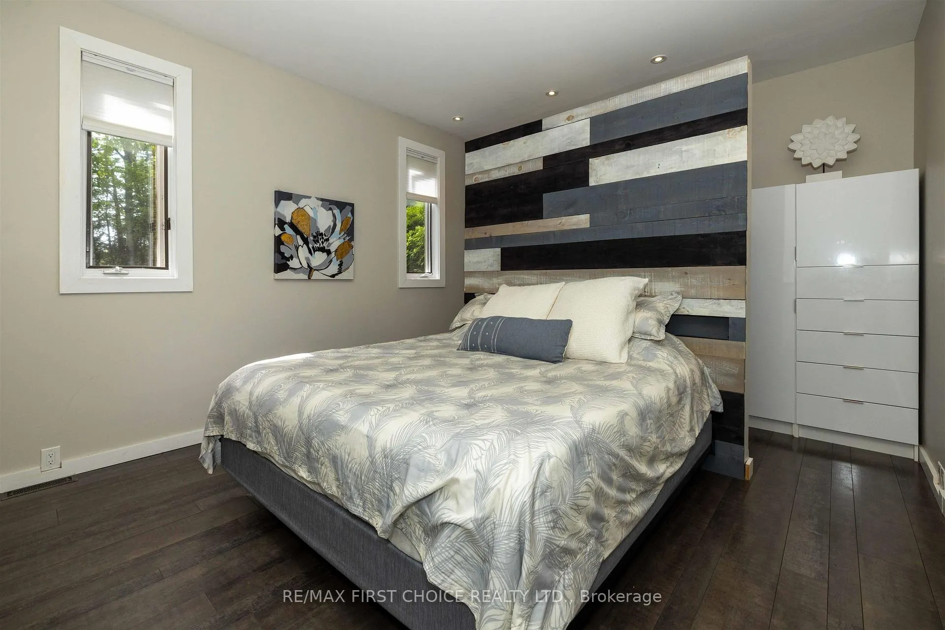 Photo 25 of 115 Chercover Drive, Thunder Bay, John Street South — HOMEH