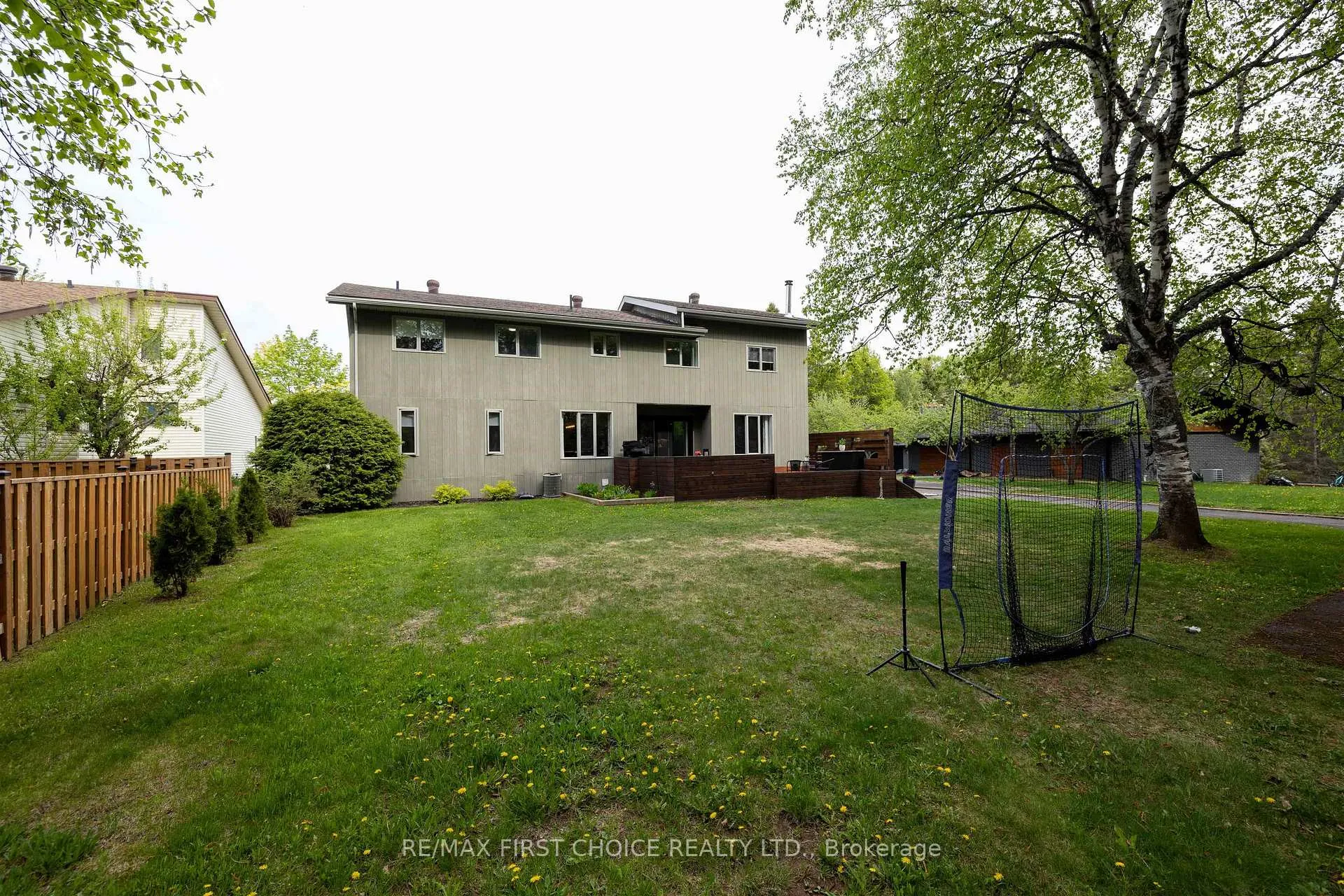 Photo 44 of 115 Chercover Drive, Thunder Bay, John Street South — HOMEH
