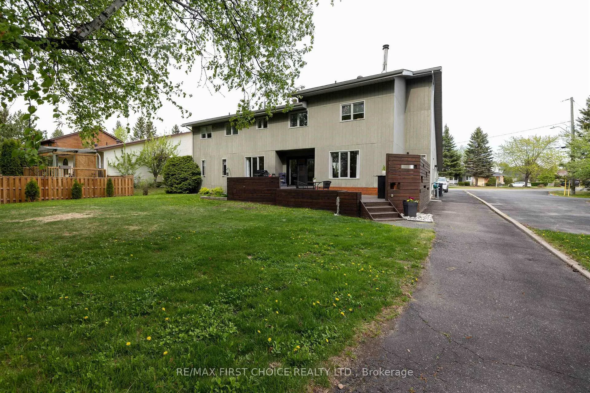 Photo 46 of 115 Chercover Drive, Thunder Bay, John Street South — HOMEH