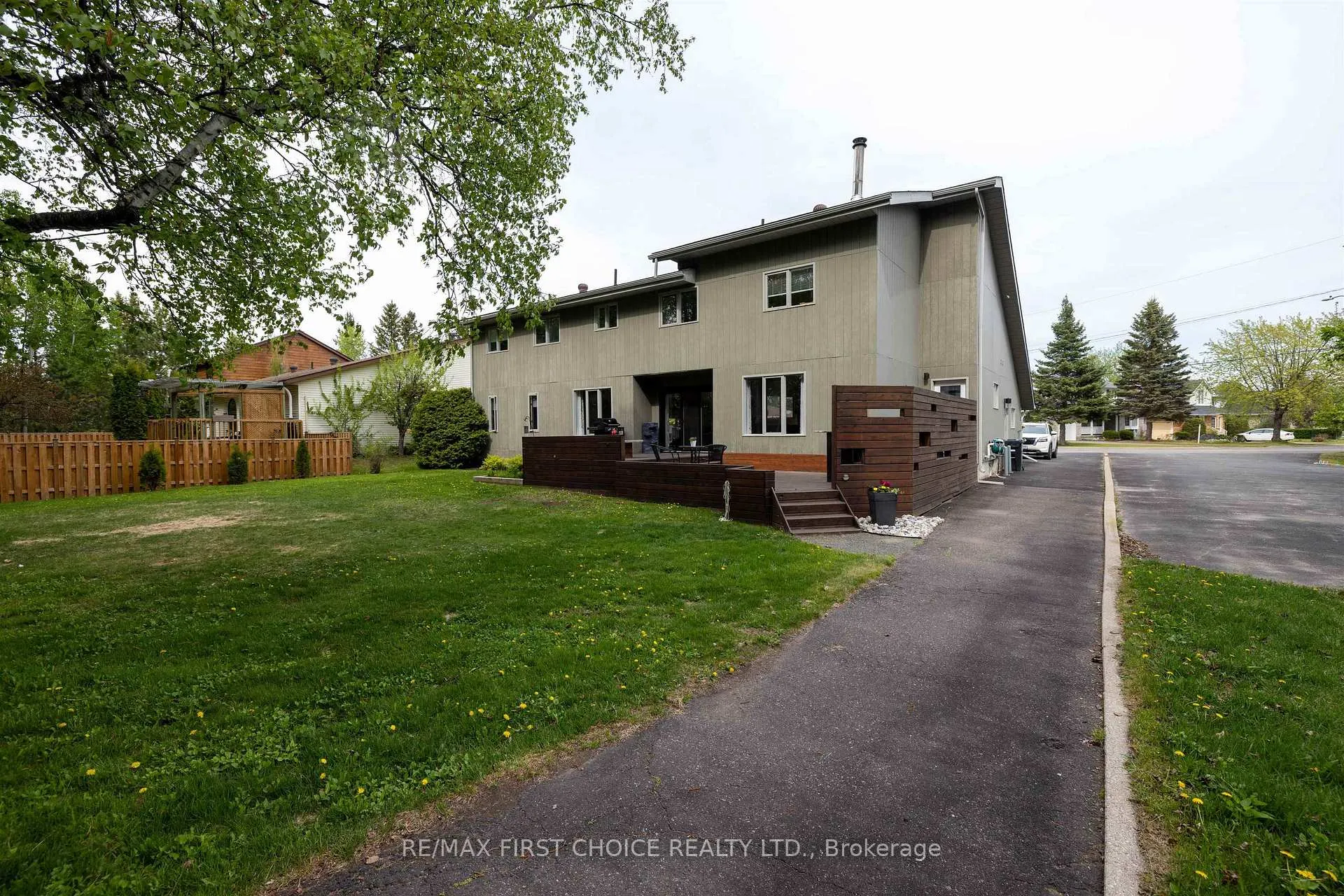 Photo 47 of 115 Chercover Drive, Thunder Bay, John Street South — HOMEH