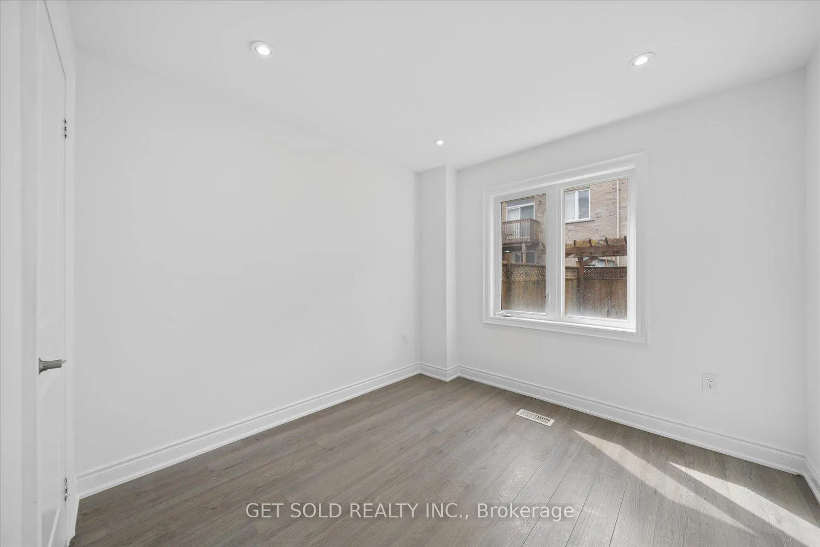 Photo 8 of 1761 Magenta Road, Pickering, Brock Ridge — HOMEH