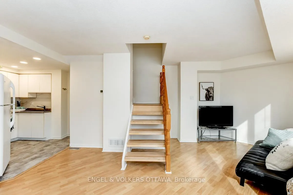 Photo 6 of 158 Rochester Street, Ottawa, West Centre Town — HOMEH