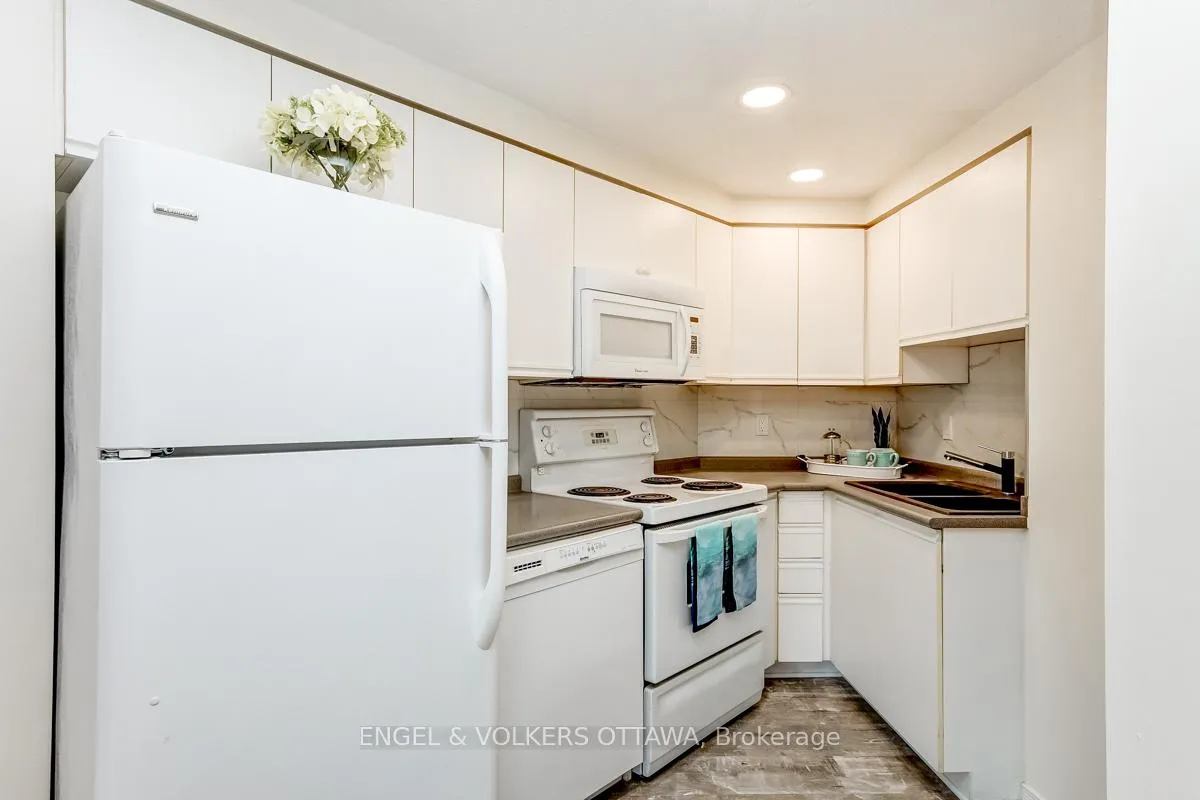 Photo 11 of 158 Rochester Street, Ottawa, West Centre Town — HOMEH