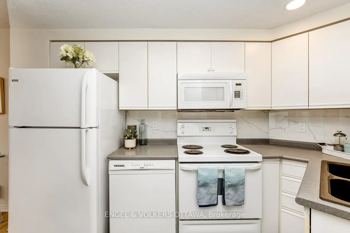 Photo 12 of 158 Rochester Street, Ottawa, West Centre Town — HOMEH