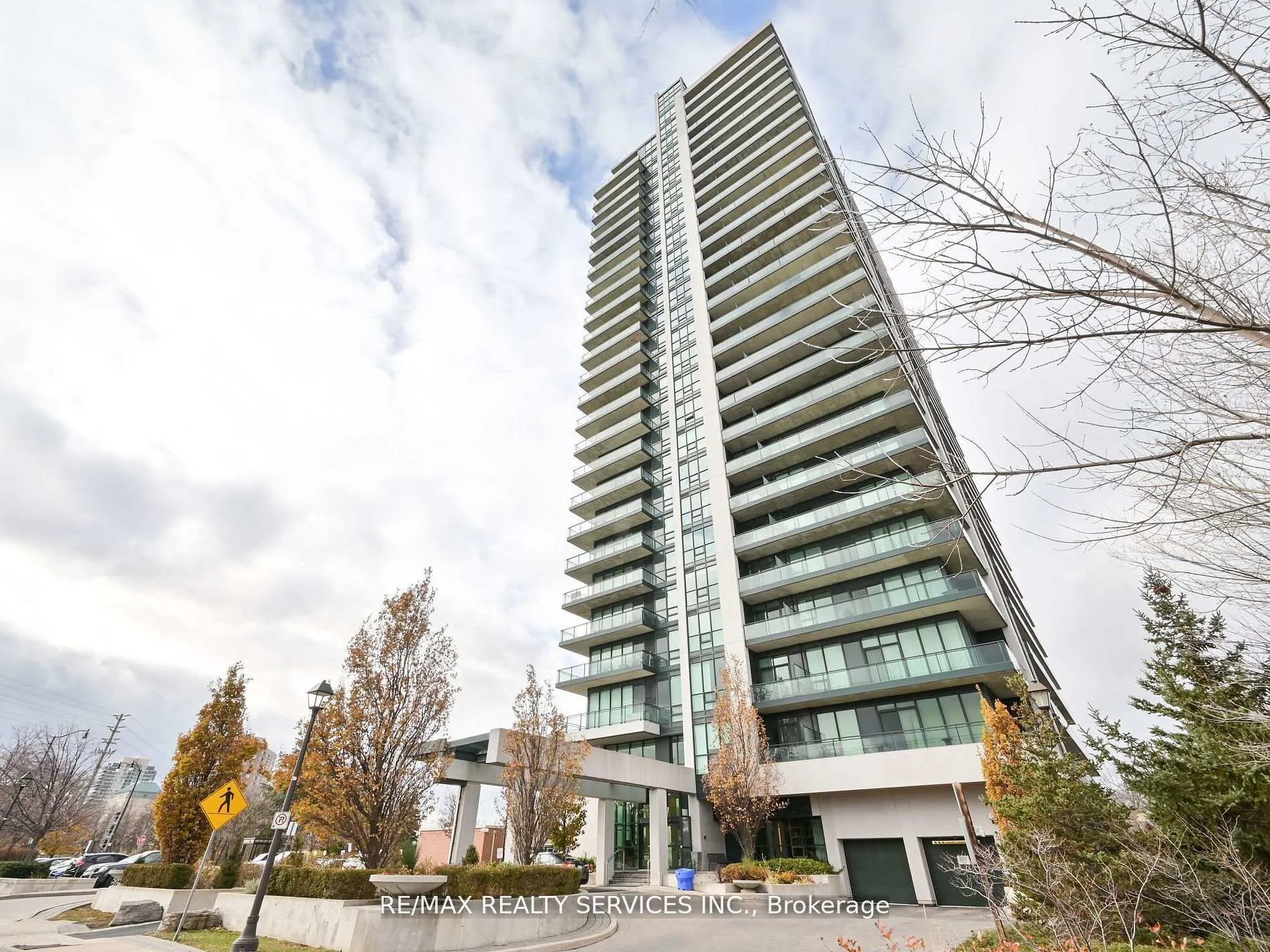Photo 1 of Unit 405, 100 John Street, Brampton, Downtown Brampton — HOMEH