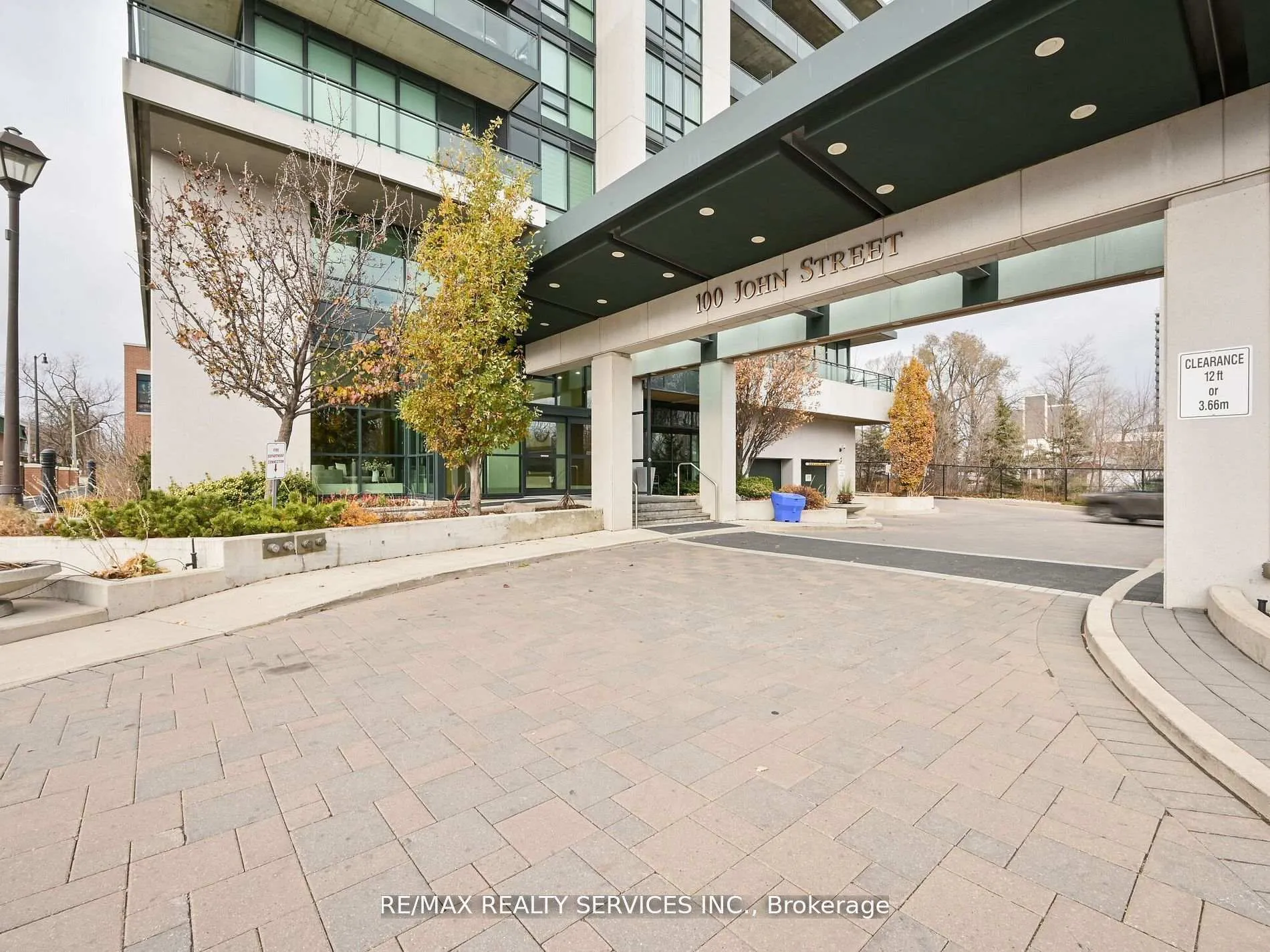 Photo 2 of Unit 405, 100 John Street, Brampton, Downtown Brampton — HOMEH