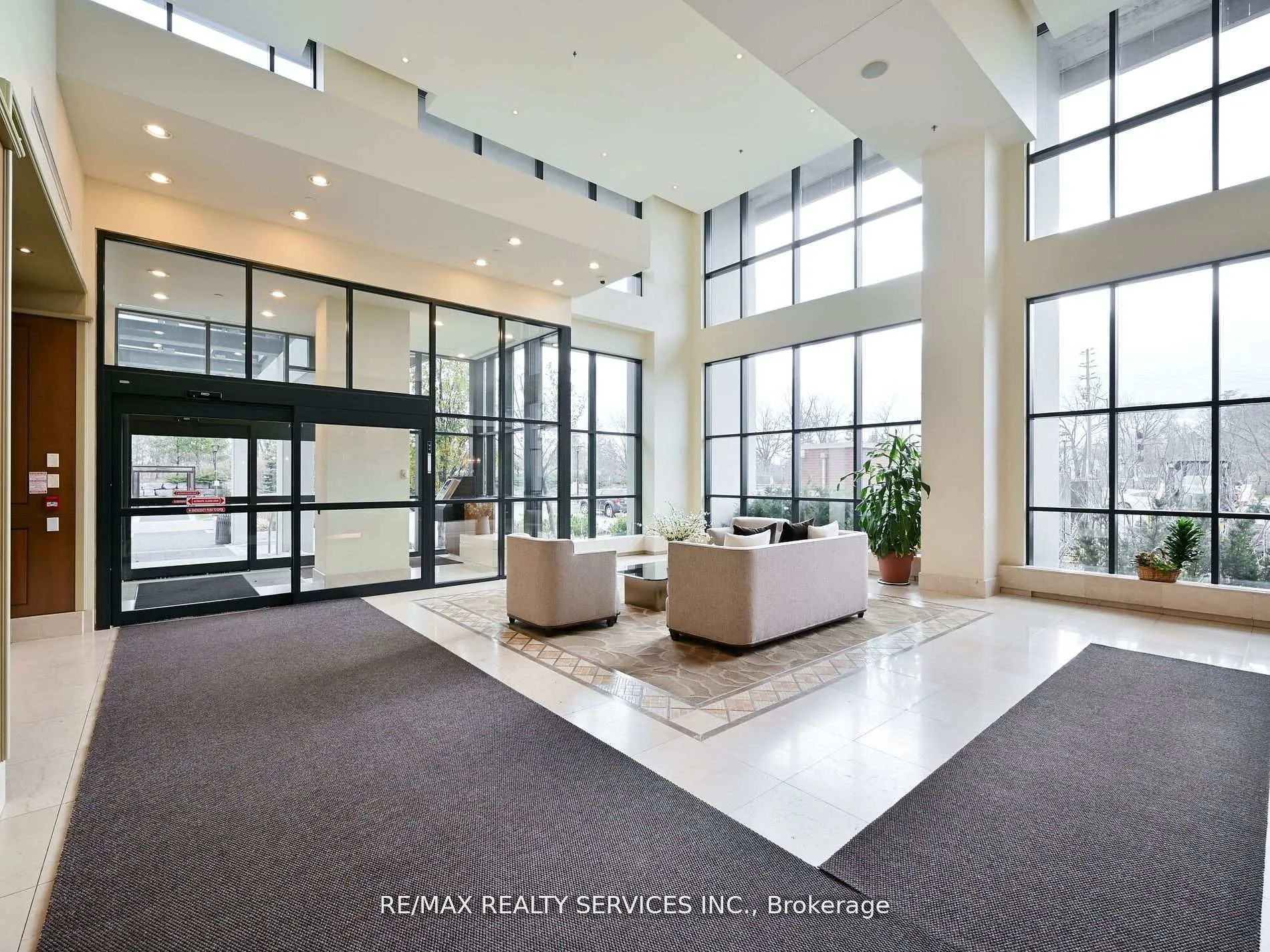 Photo 3 of Unit 405, 100 John Street, Brampton, Downtown Brampton — HOMEH