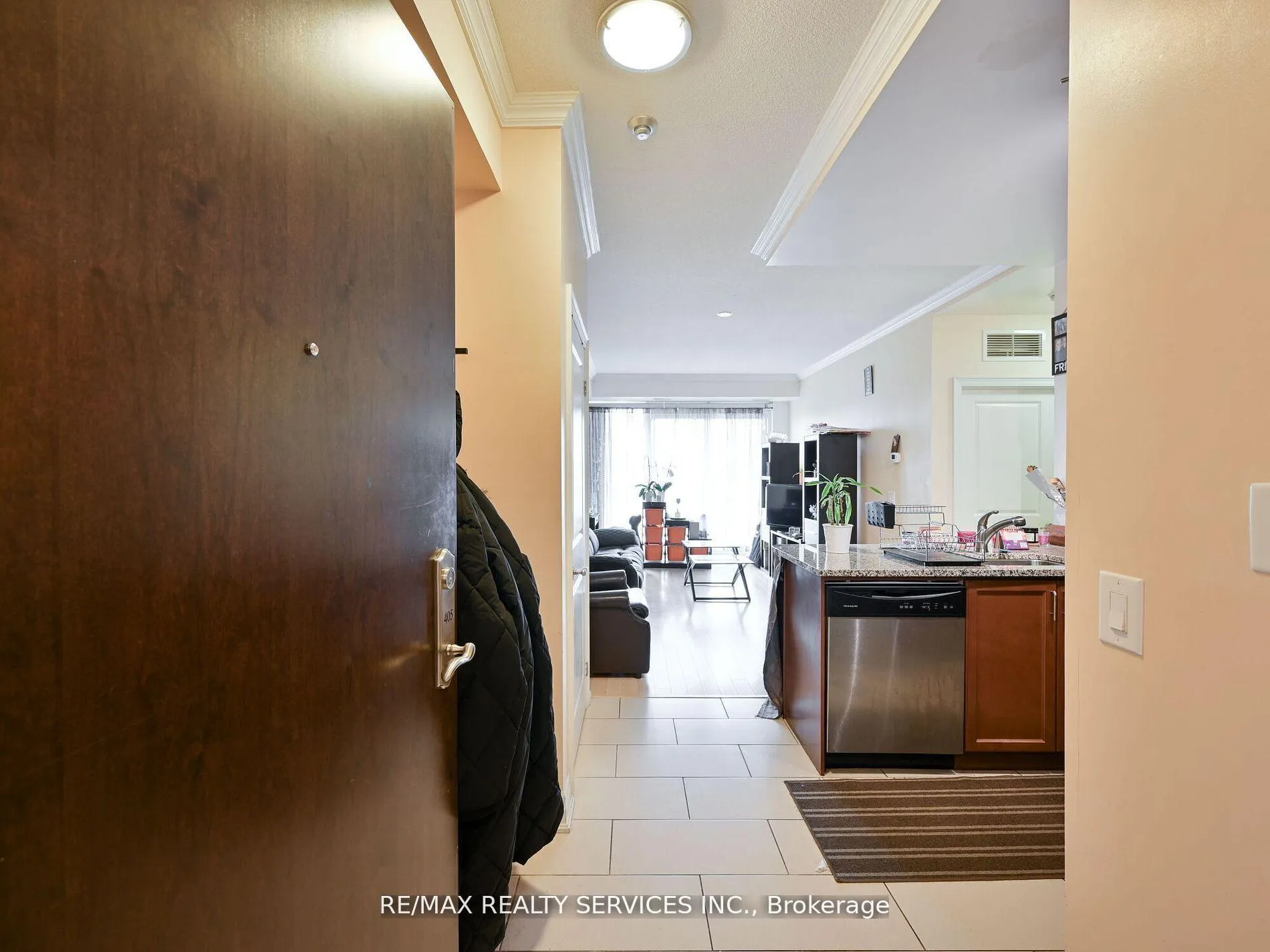 Photo 6 of Unit 405, 100 John Street, Brampton, Downtown Brampton — HOMEH