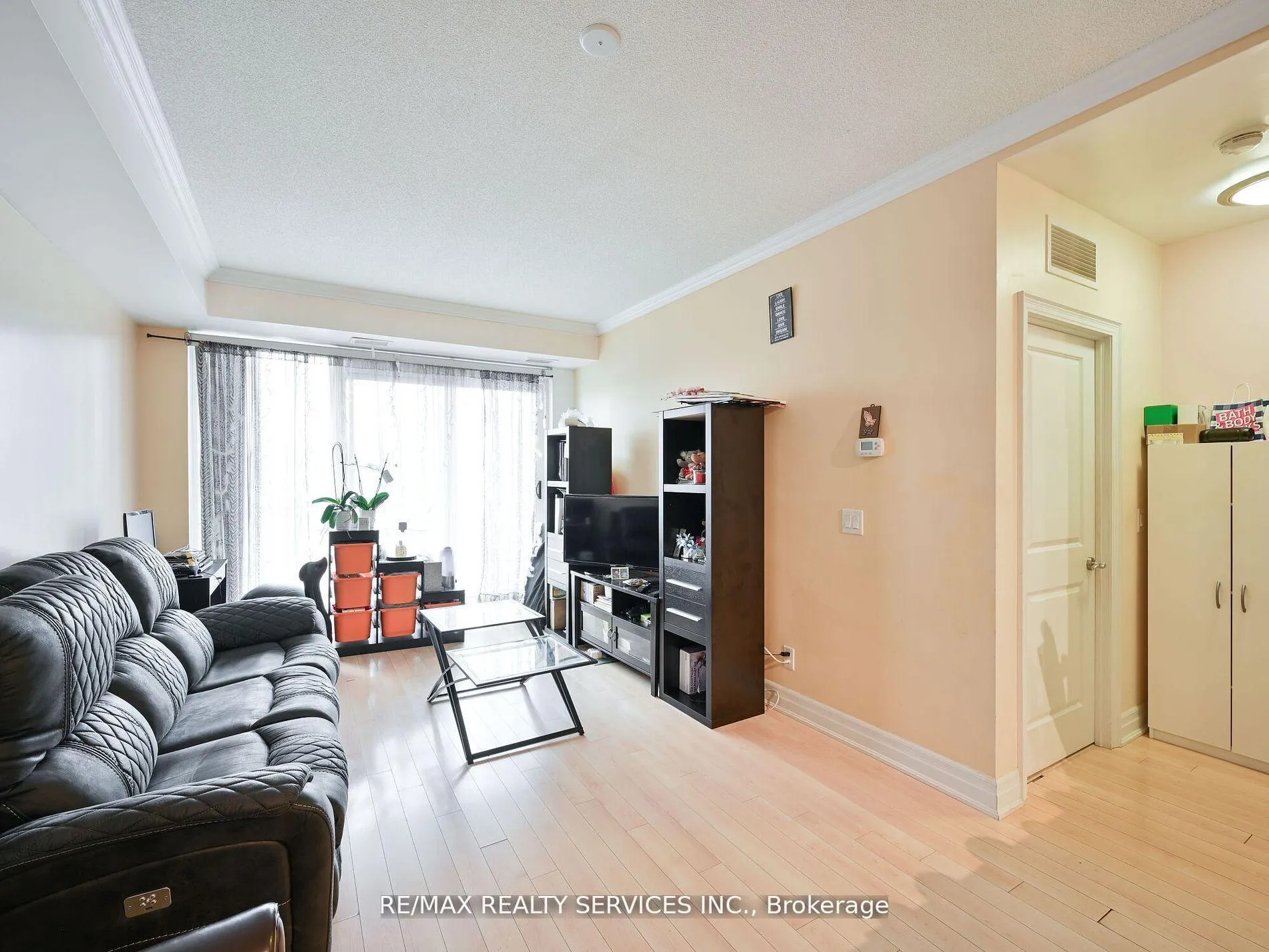 Photo 9 of Unit 405, 100 John Street, Brampton, Downtown Brampton — HOMEH